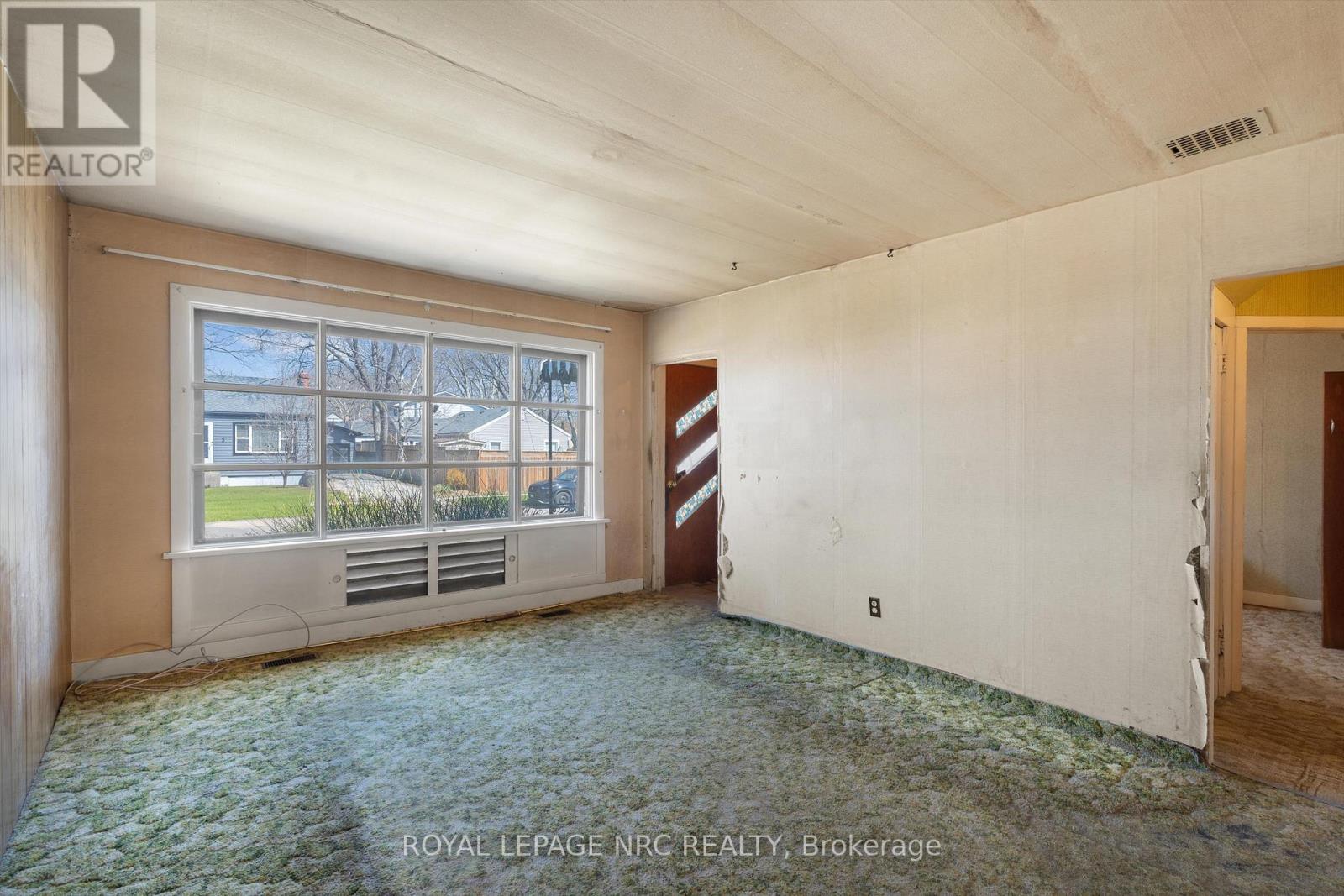 8 Byron Place, St. Catharines, Ontario  L2R 1M2 - Photo 2 - X12984648