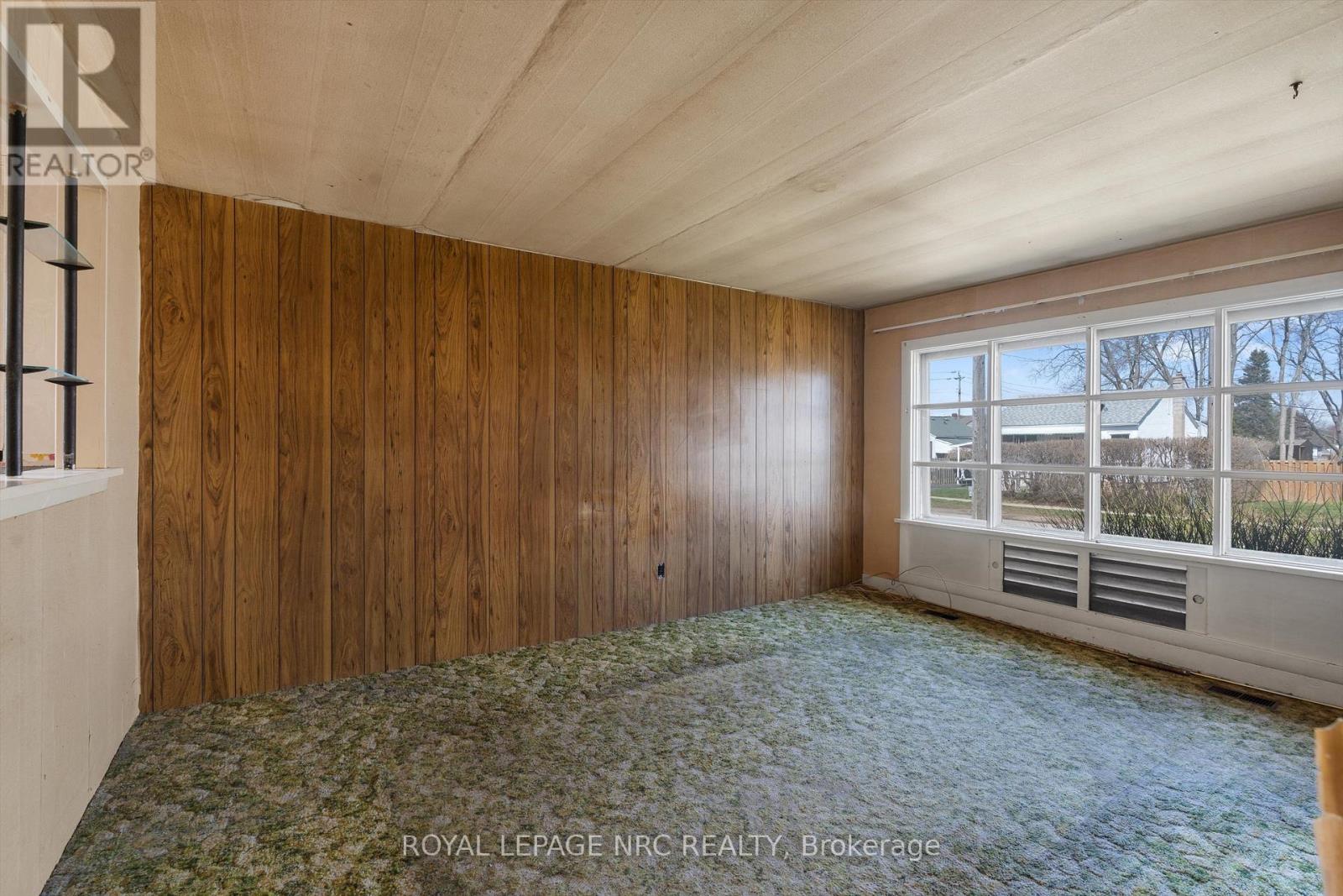 8 Byron Place, St. Catharines, Ontario  L2R 1M2 - Photo 3 - X12984648