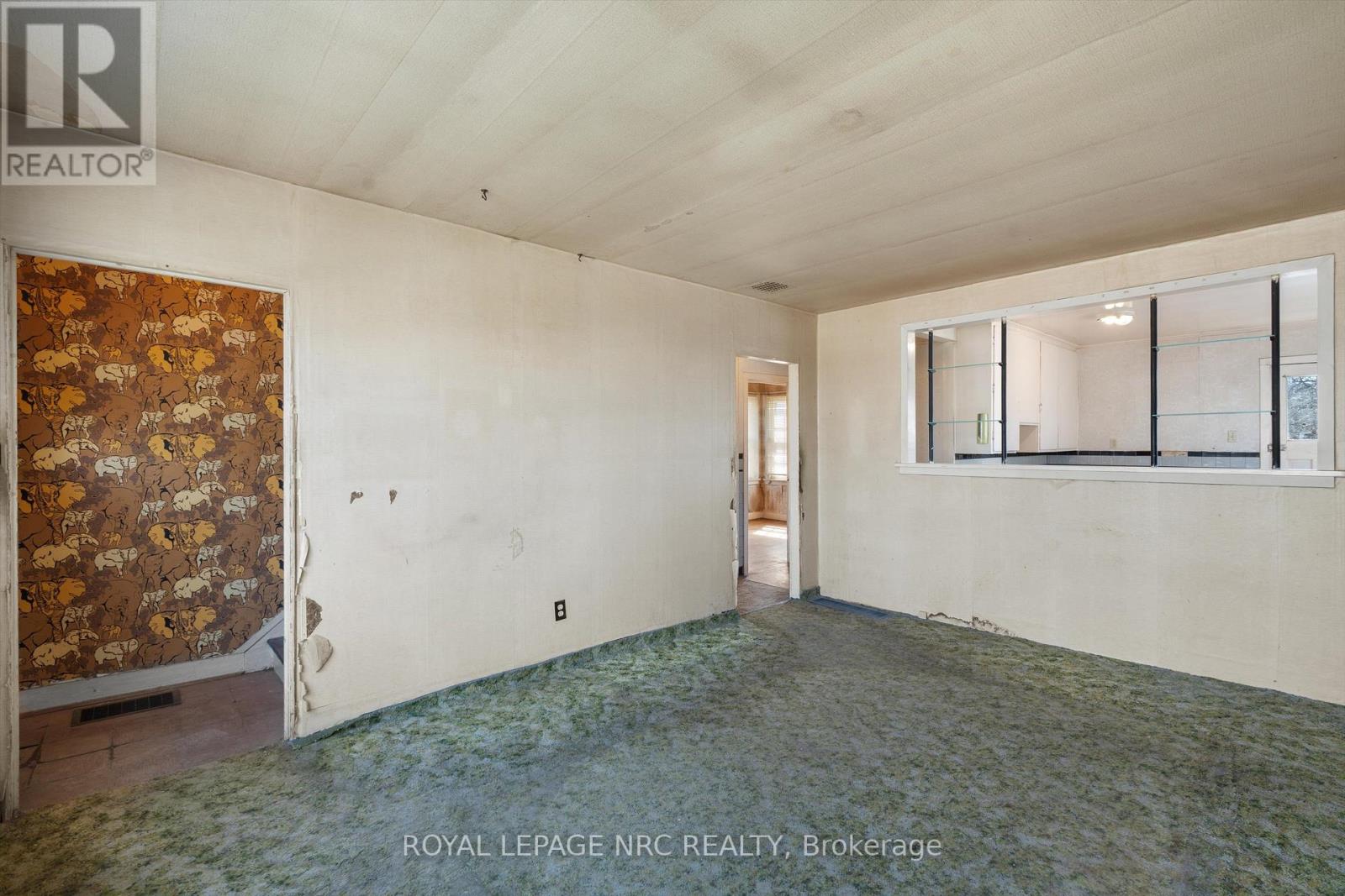 8 Byron Place, St. Catharines, Ontario  L2R 1M2 - Photo 4 - X12984648