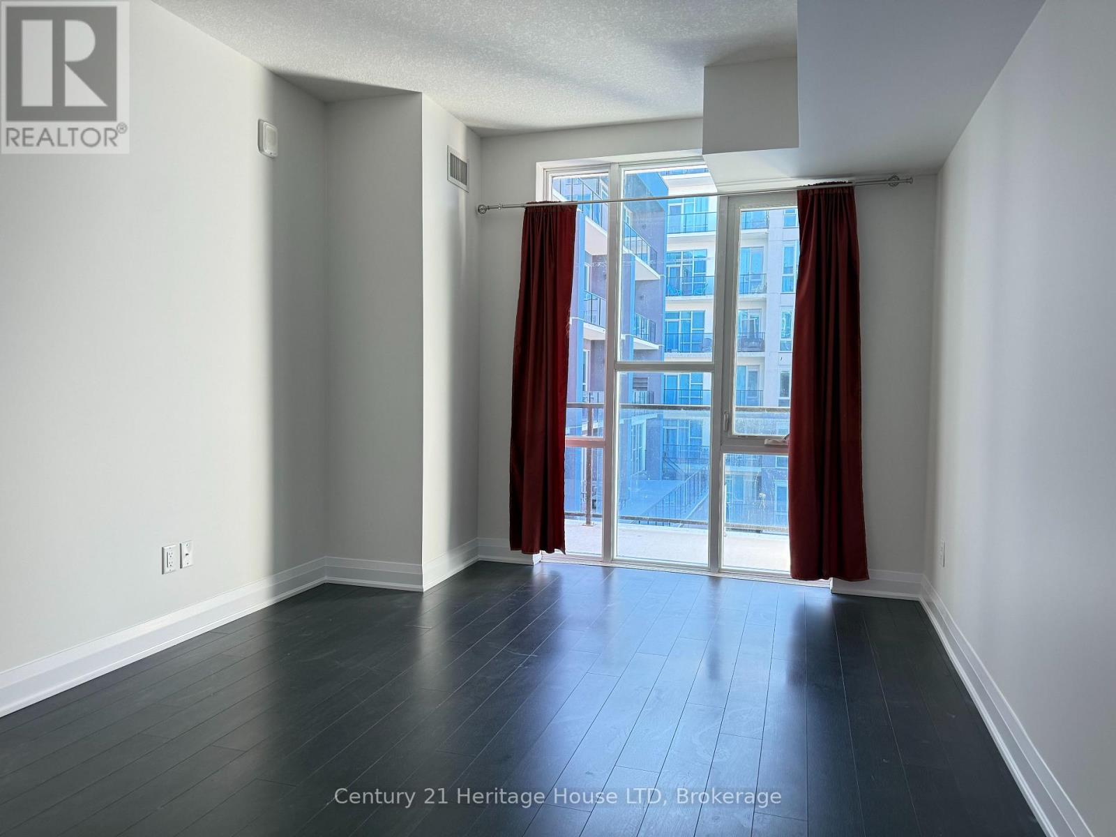 401 - 16 Concord Place, Grimsby, Ontario  L3M 4E8 - Photo 6 - X12984698