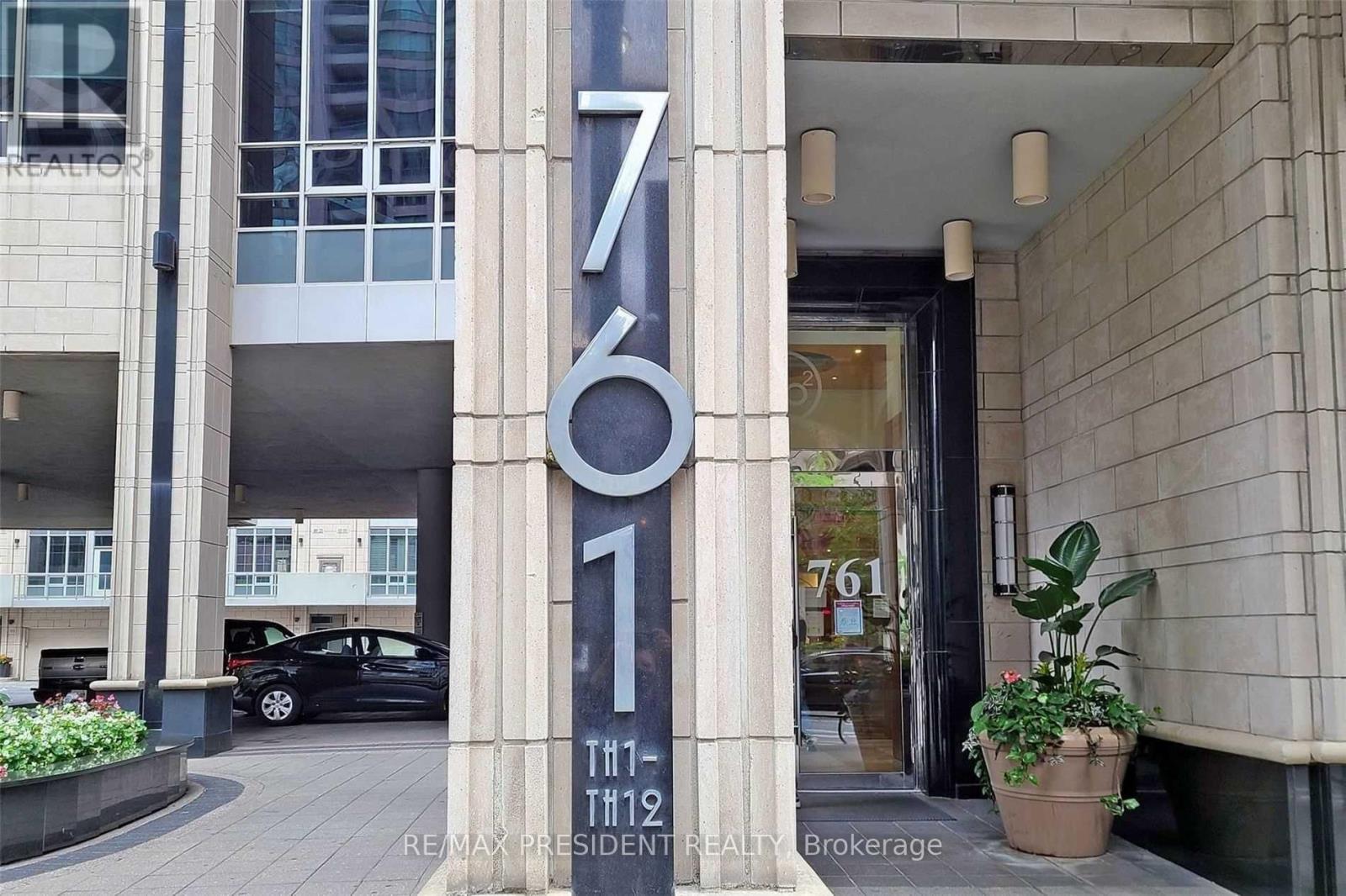 2213 - 761 BAY STREET, Toronto, Ontario