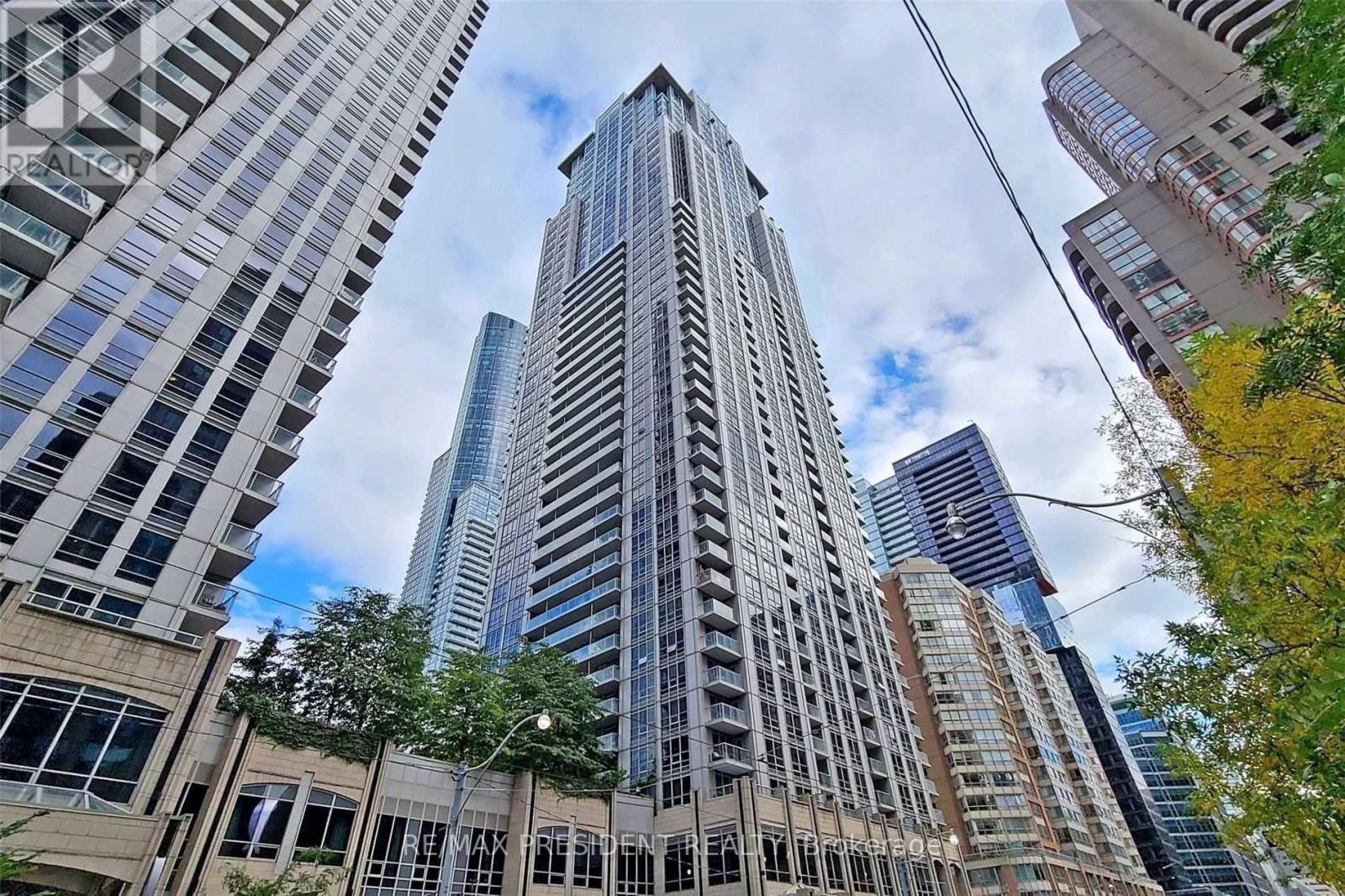 2213 - 761 Bay Street, Toronto, Ontario  M5G 2R2 - Photo 2 - C12948080