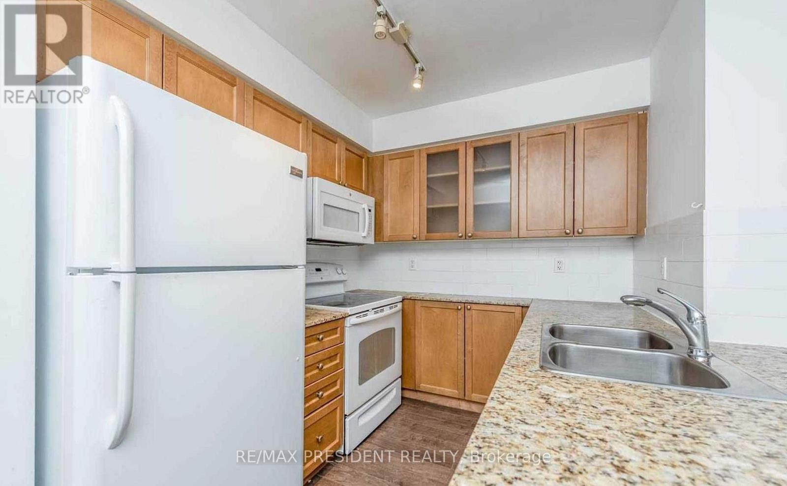 2213 - 761 Bay Street, Toronto, Ontario  M5G 2R2 - Photo 17 - C12948080