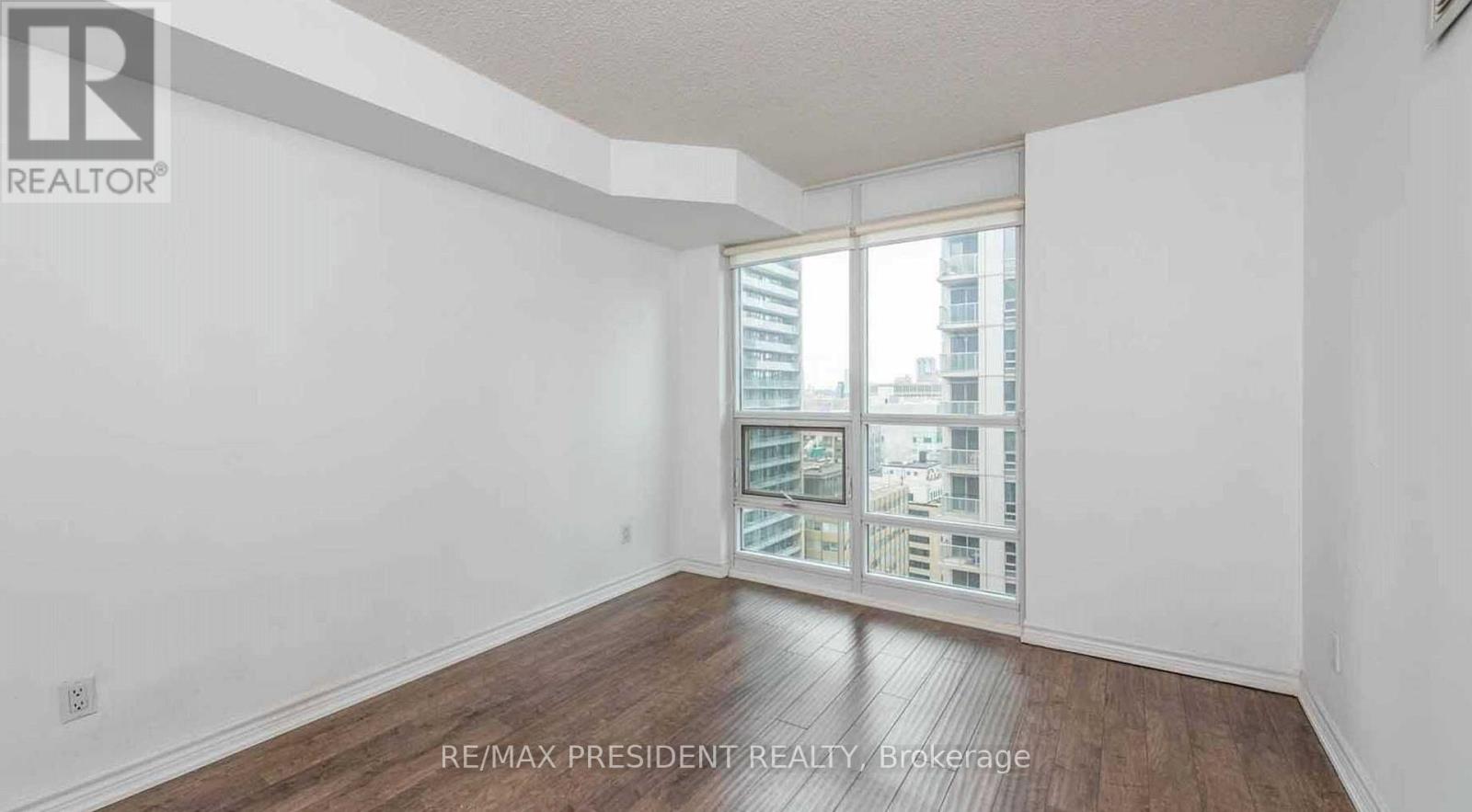 2213 - 761 Bay Street, Toronto, Ontario  M5G 2R2 - Photo 11 - C12948080