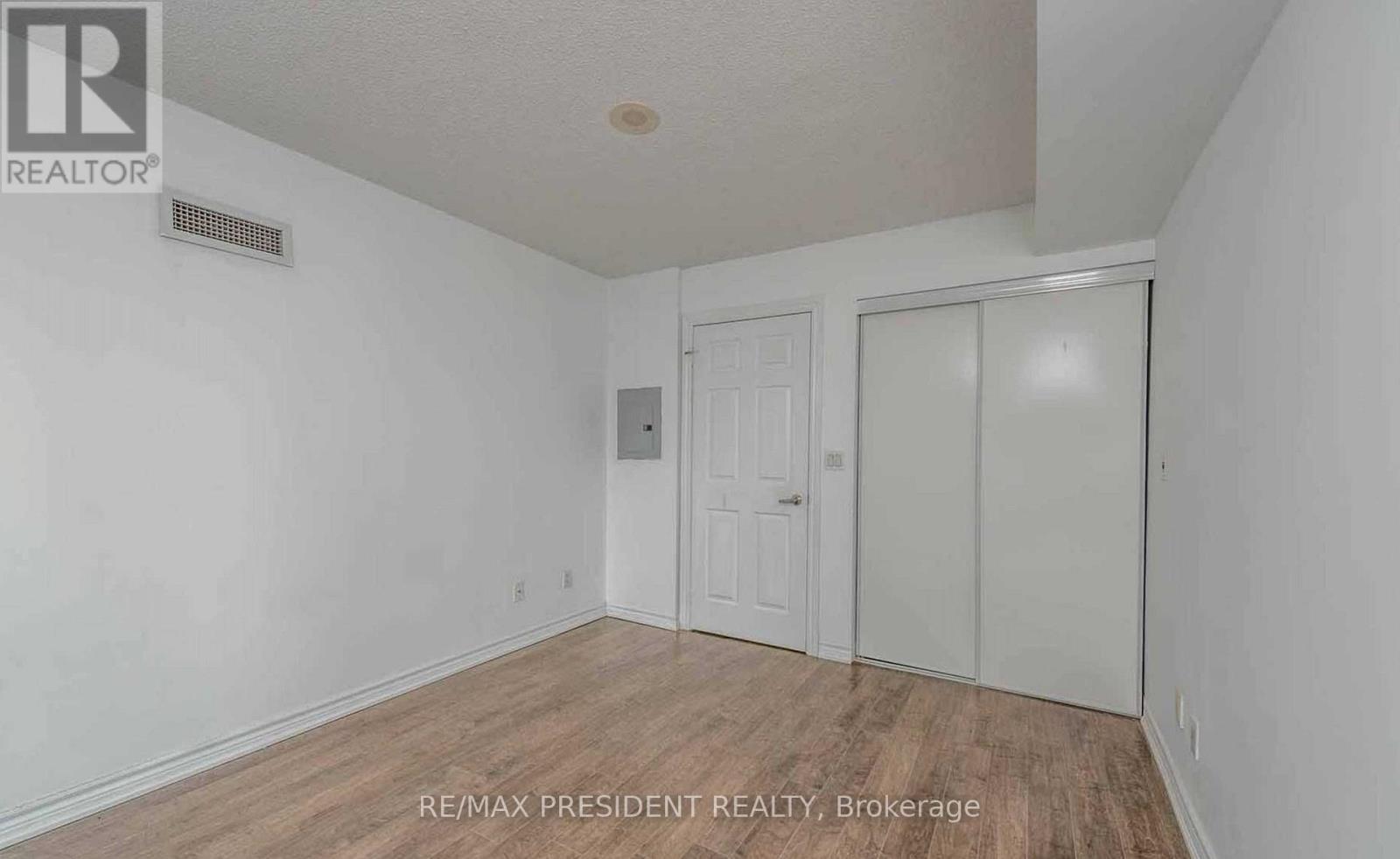 2213 - 761 Bay Street, Toronto, Ontario  M5G 2R2 - Photo 9 - C12948080