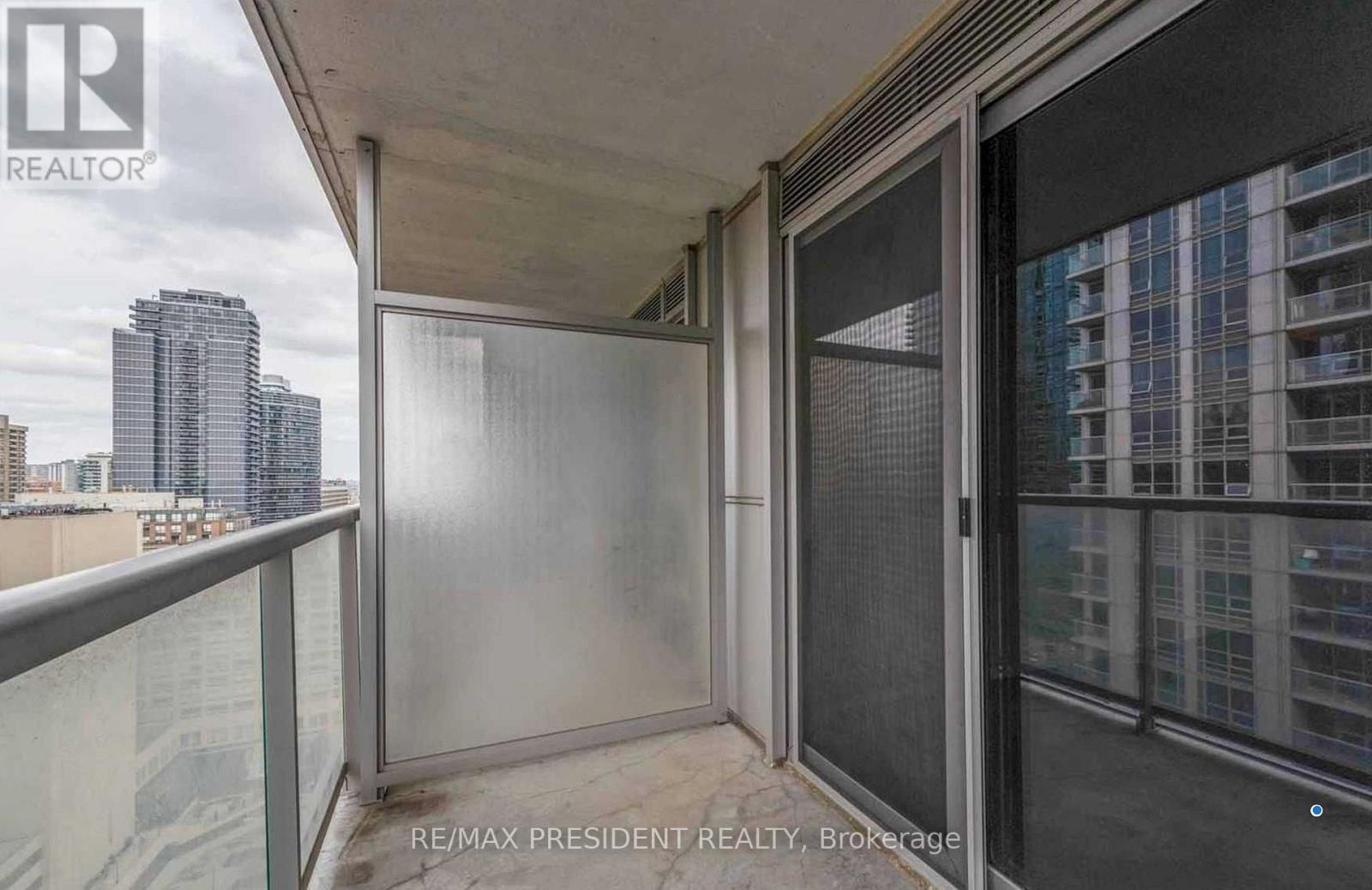 2213 - 761 Bay Street, Toronto, Ontario  M5G 2R2 - Photo 8 - C12948080