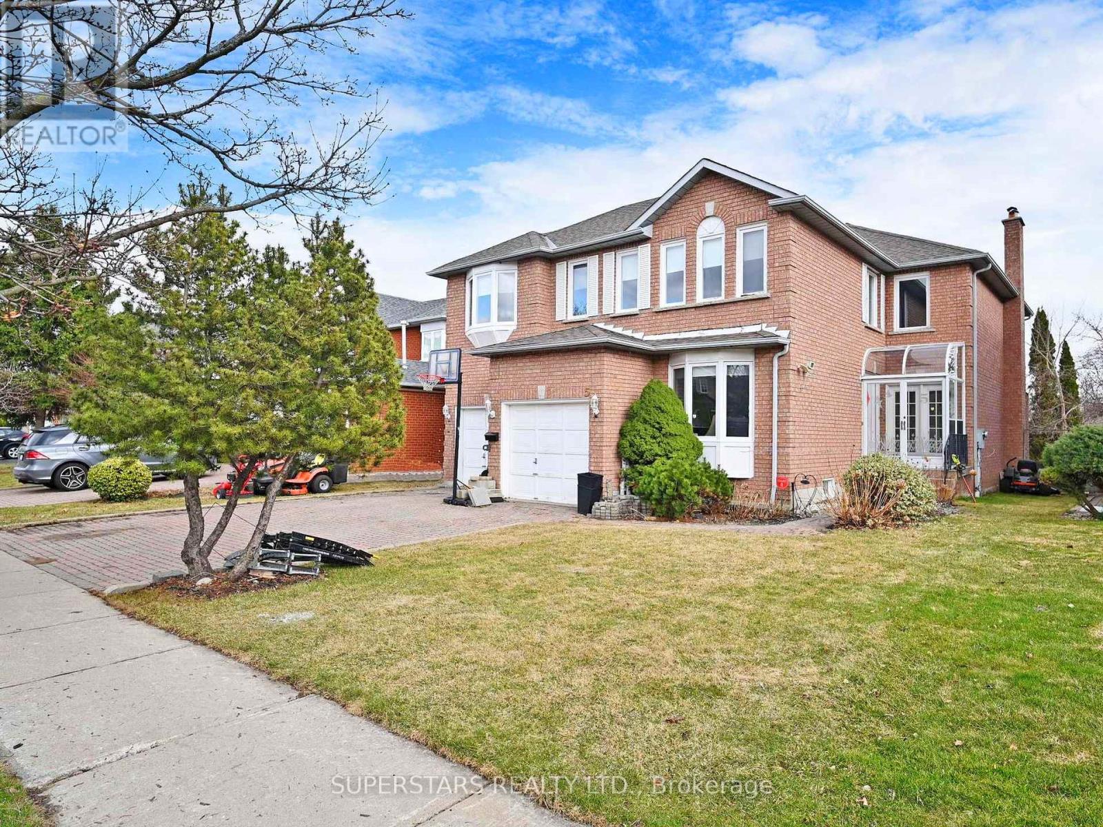 5 Jardin Hill Court, Toronto, Ontario  M2H 3R8 - Photo 2 - C12984686