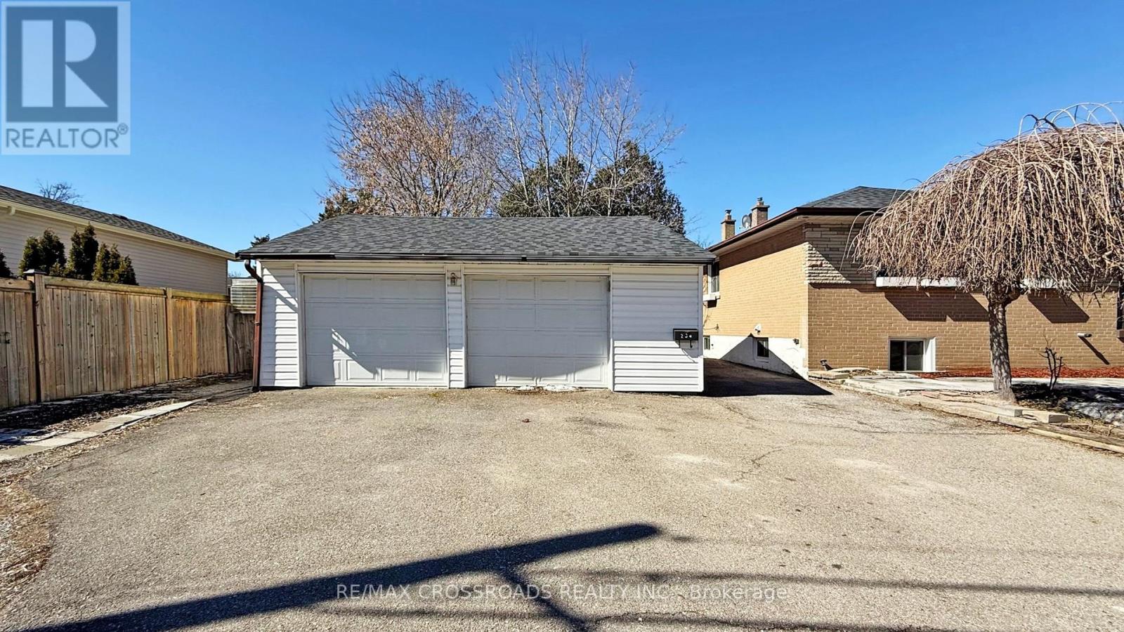 234 Sussex Avenue, Richmond Hill, Ontario L4C 2G4 - Photo 18 - N12935104