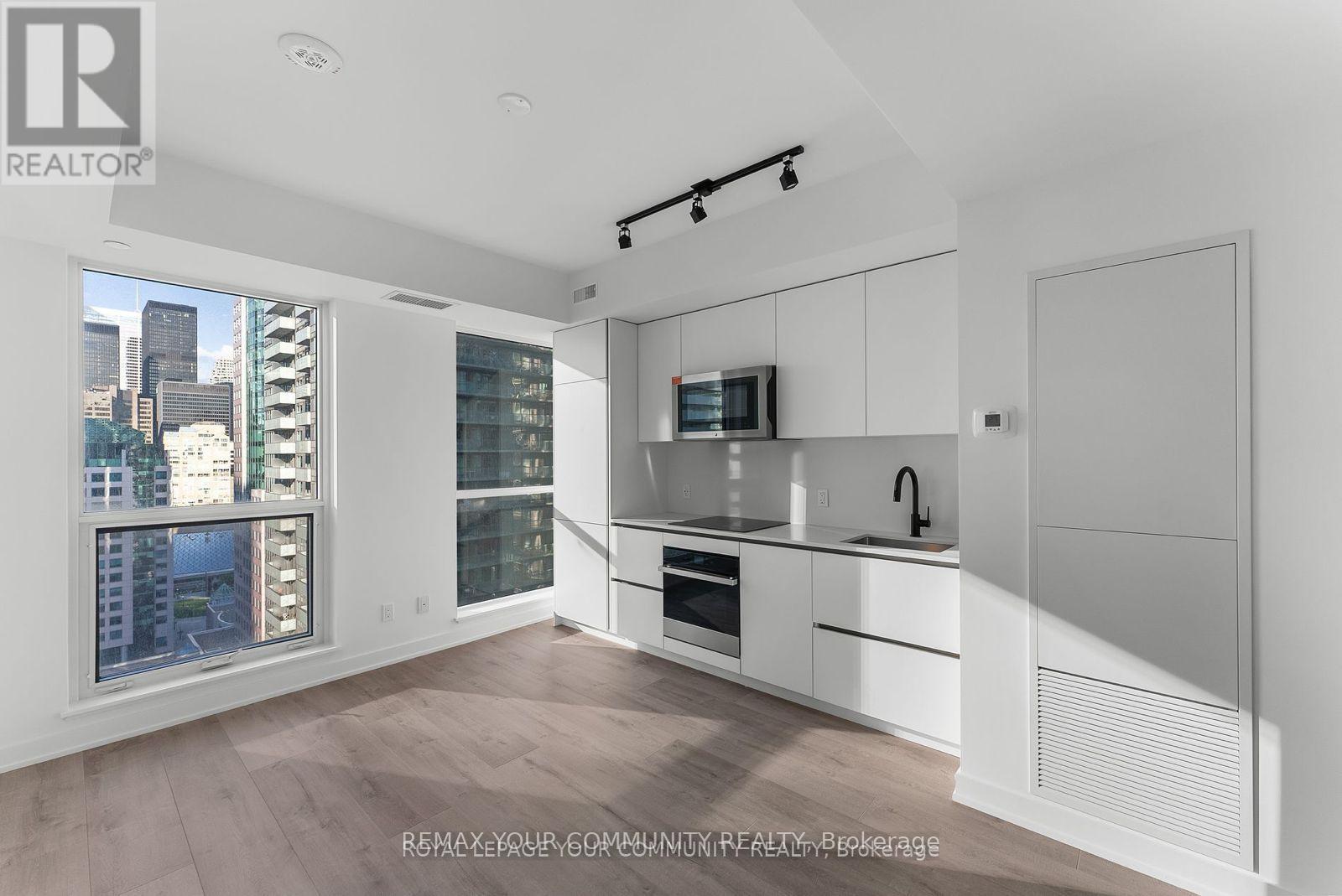 4502 - 327 King Street W, Toronto, Ontario  M5V 0W7 - Photo 2 - C12964478