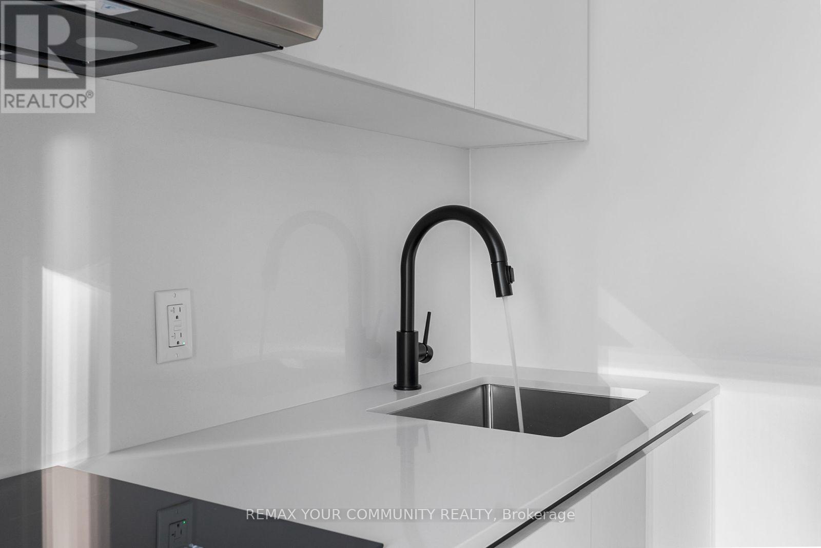 4502 - 327 King Street W, Toronto, Ontario  M5V 0W7 - Photo 5 - C12964478