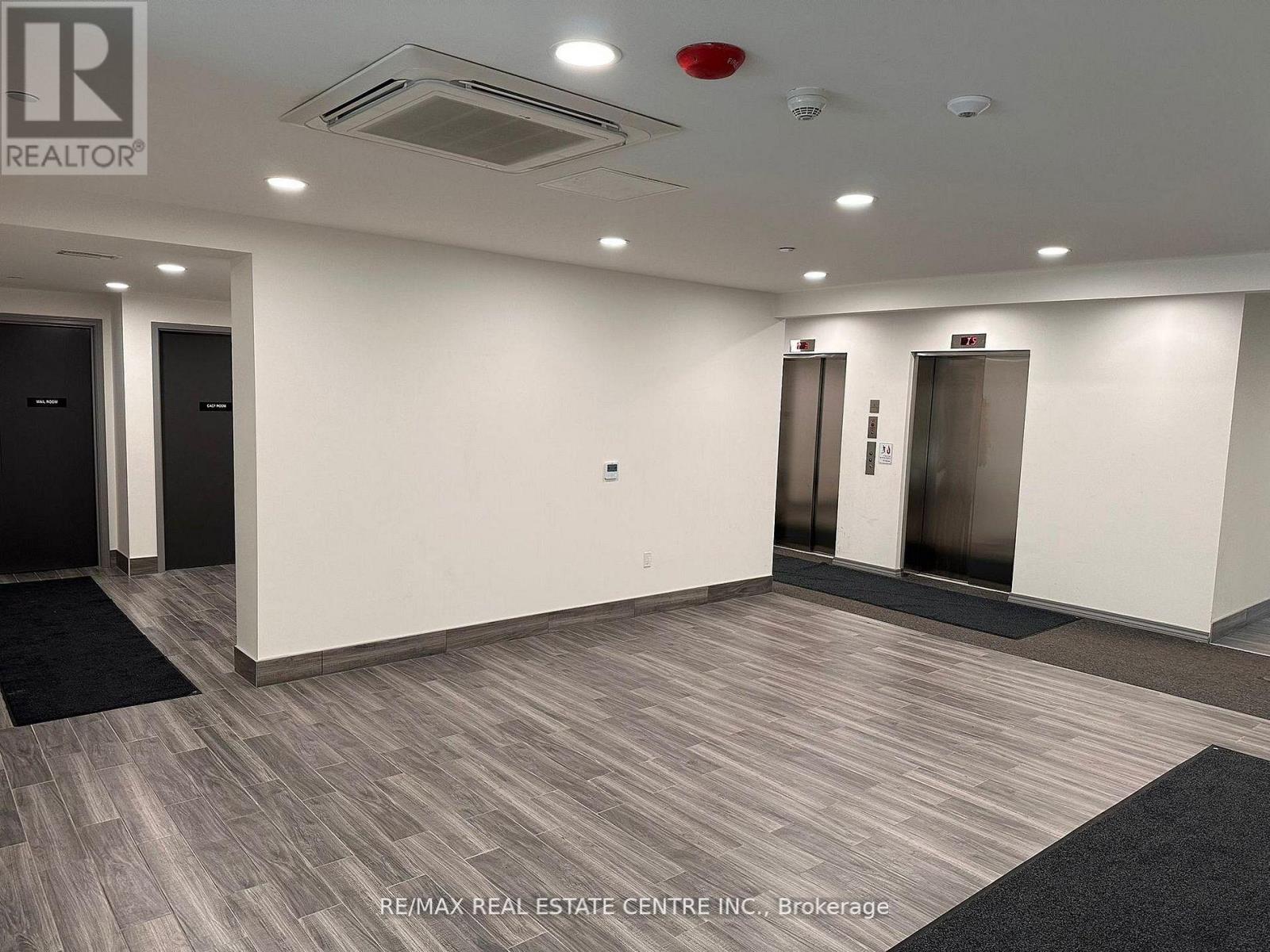 101 - 181 Elmira Road, Guelph, Ontario  N1K 1R2 - Photo 4 - X12875826