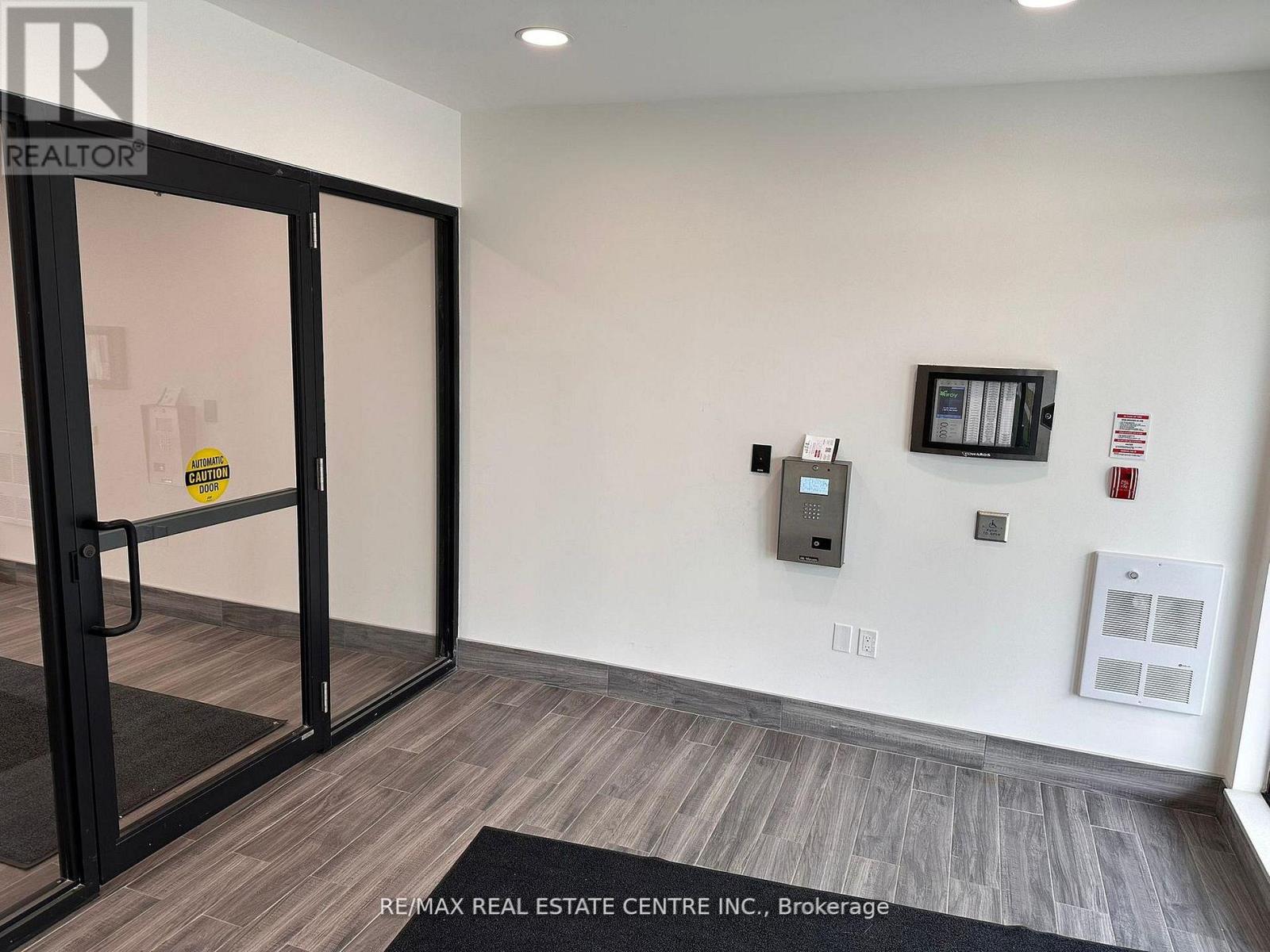 101 - 181 Elmira Road, Guelph, Ontario  N1K 1R2 - Photo 3 - X12875826