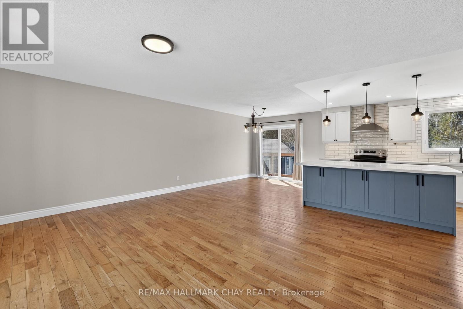 224 Thornton Avenue, Essa (Thornton), Ontario  L0L 2N0 - Photo 10 - N12984564