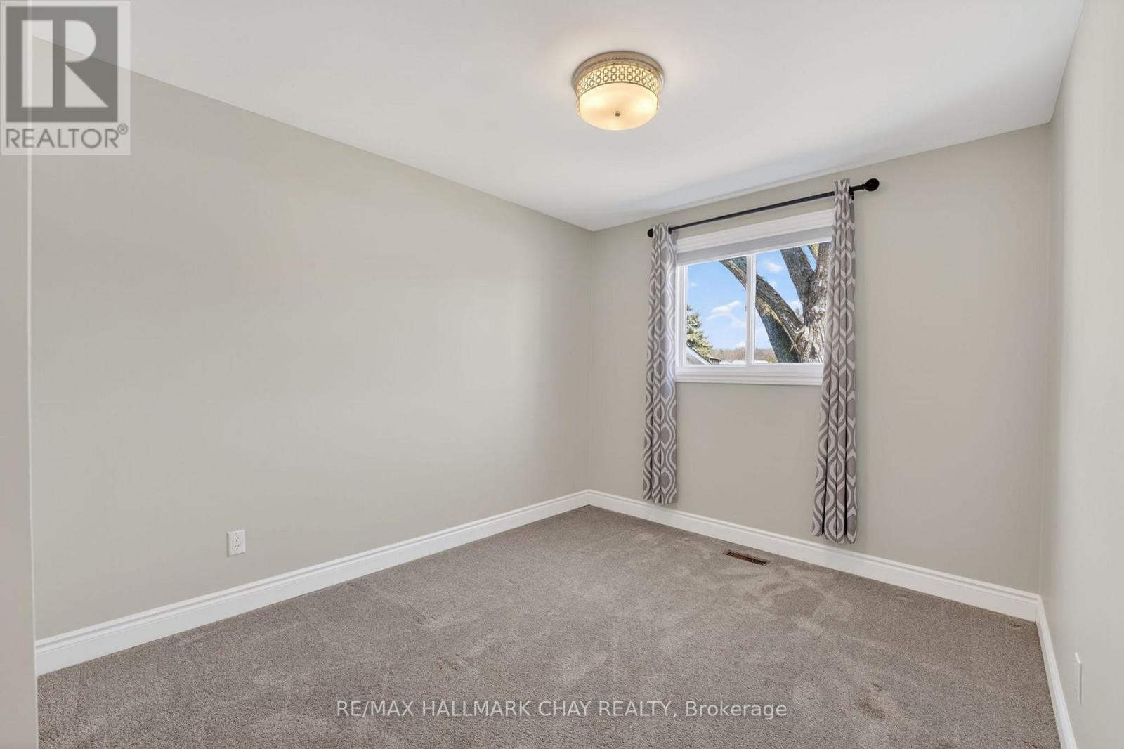 224 Thornton Avenue, Essa (Thornton), Ontario  L0L 2N0 - Photo 20 - N12984564