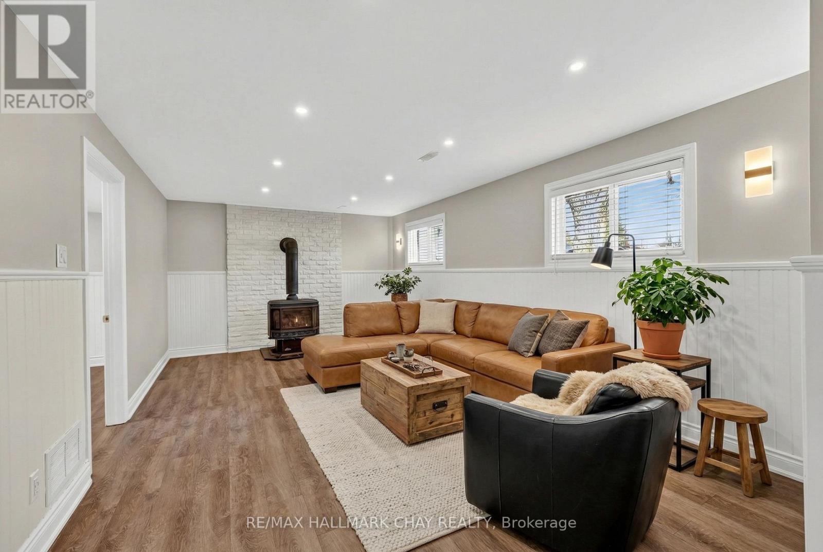 224 Thornton Avenue, Essa (Thornton), Ontario  L0L 2N0 - Photo 24 - N12984564