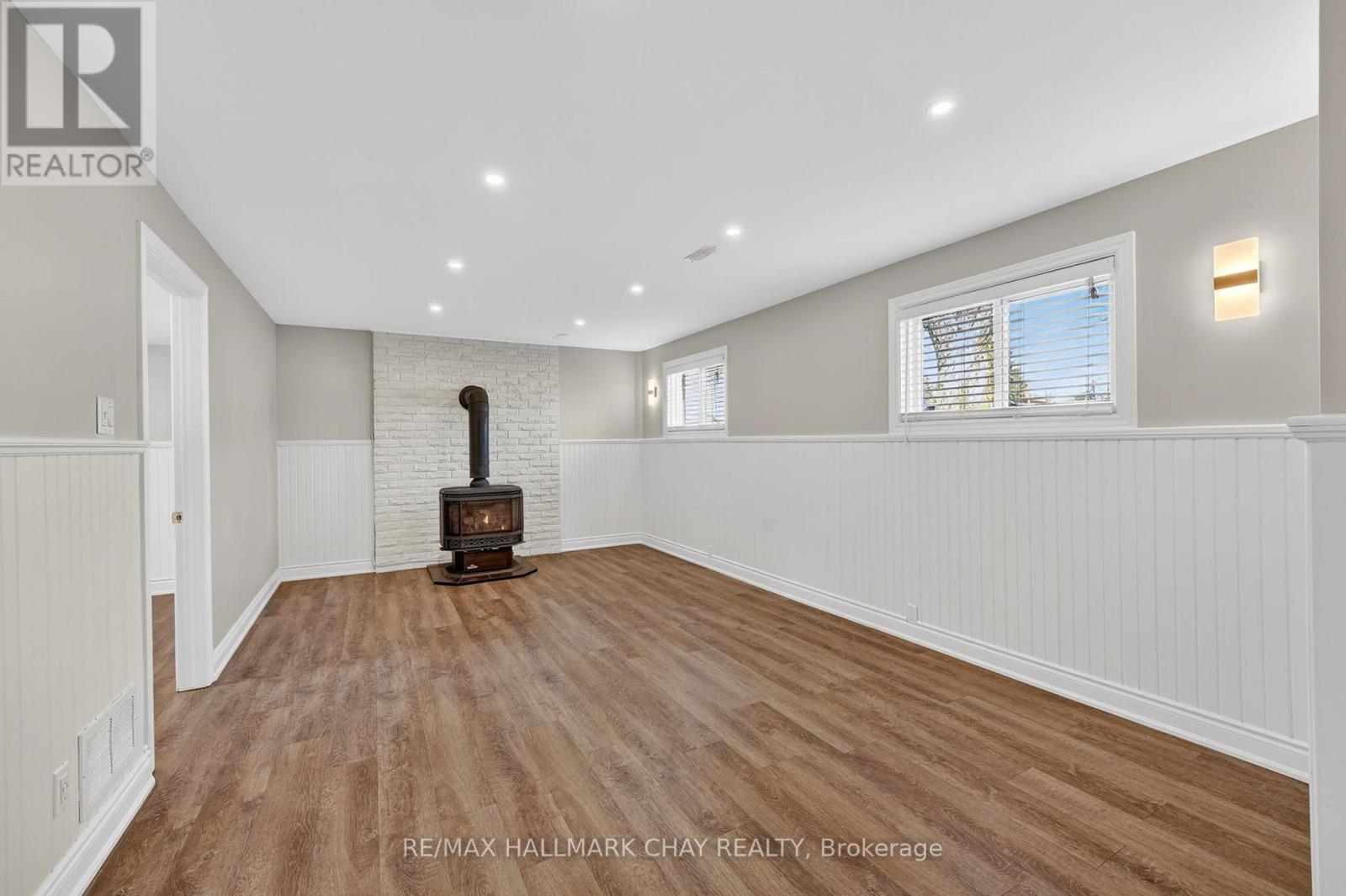 224 Thornton Avenue, Essa (Thornton), Ontario  L0L 2N0 - Photo 25 - N12984564