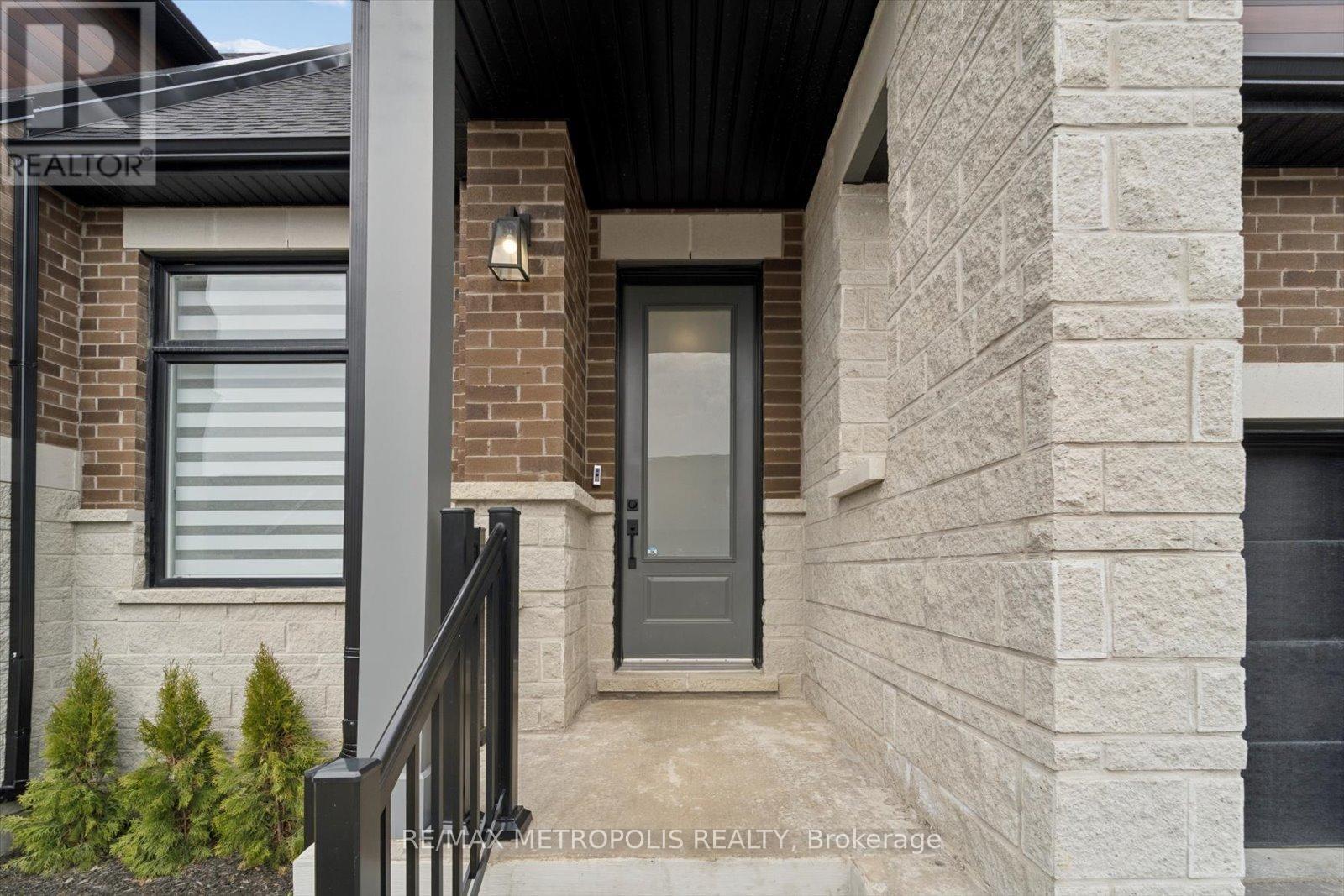 19 Vern Robertson Gate, Uxbridge, Ontario  L9P 0R9 - Photo 2 - N12984744