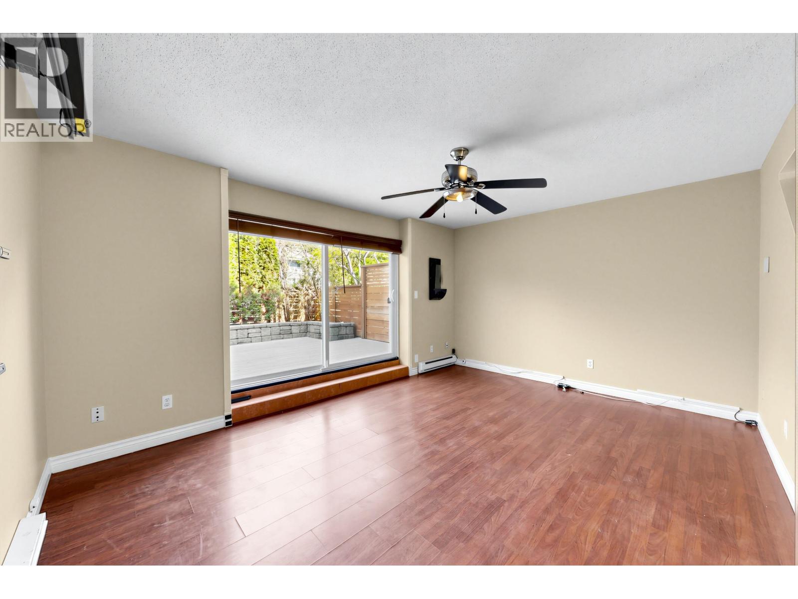 982 Howie Avenue, Coquitlam, British Columbia  V3J 1T3 - Photo 2 - R3107266