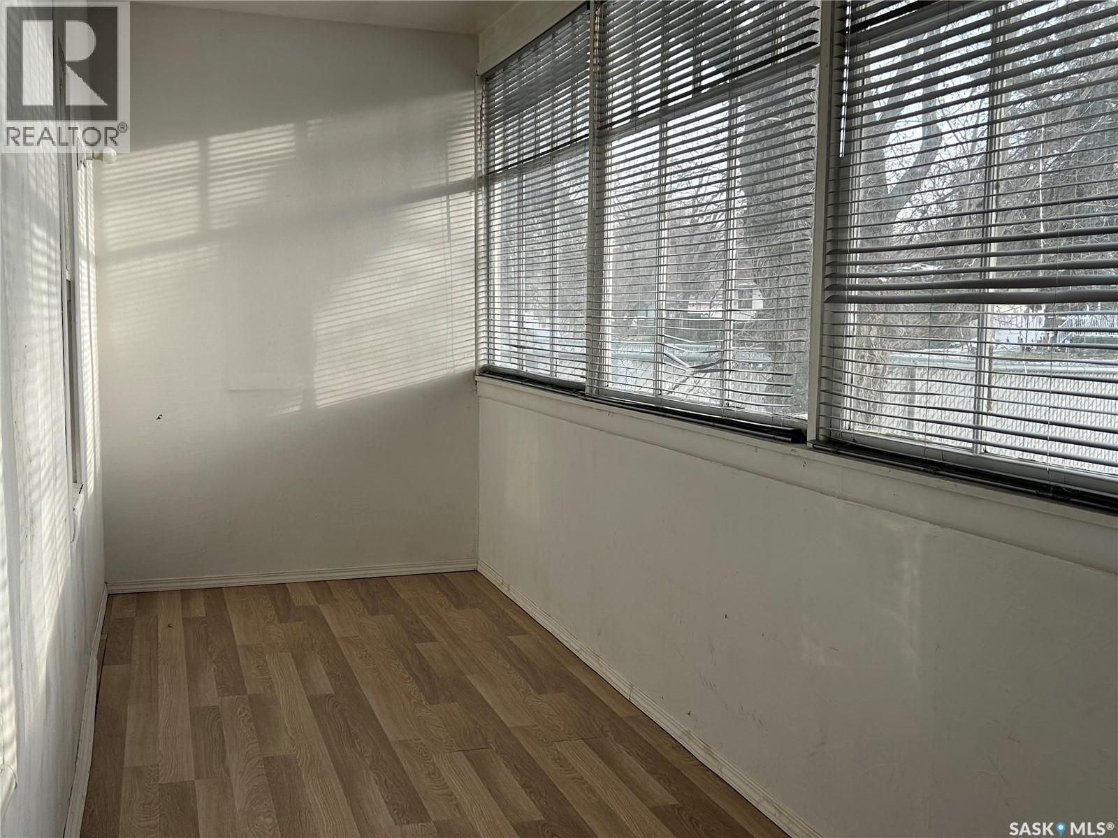 1042 Coteau Street W, Moose Jaw, Saskatchewan  S6H 5G4 - Photo 2 - SK032623