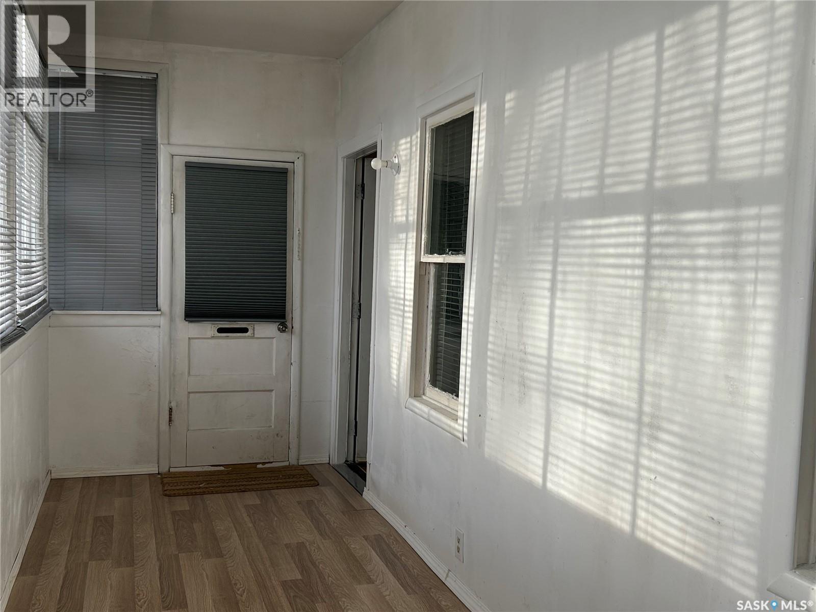 1042 Coteau Street W, Moose Jaw, Saskatchewan  S6H 5G4 - Photo 3 - SK032623