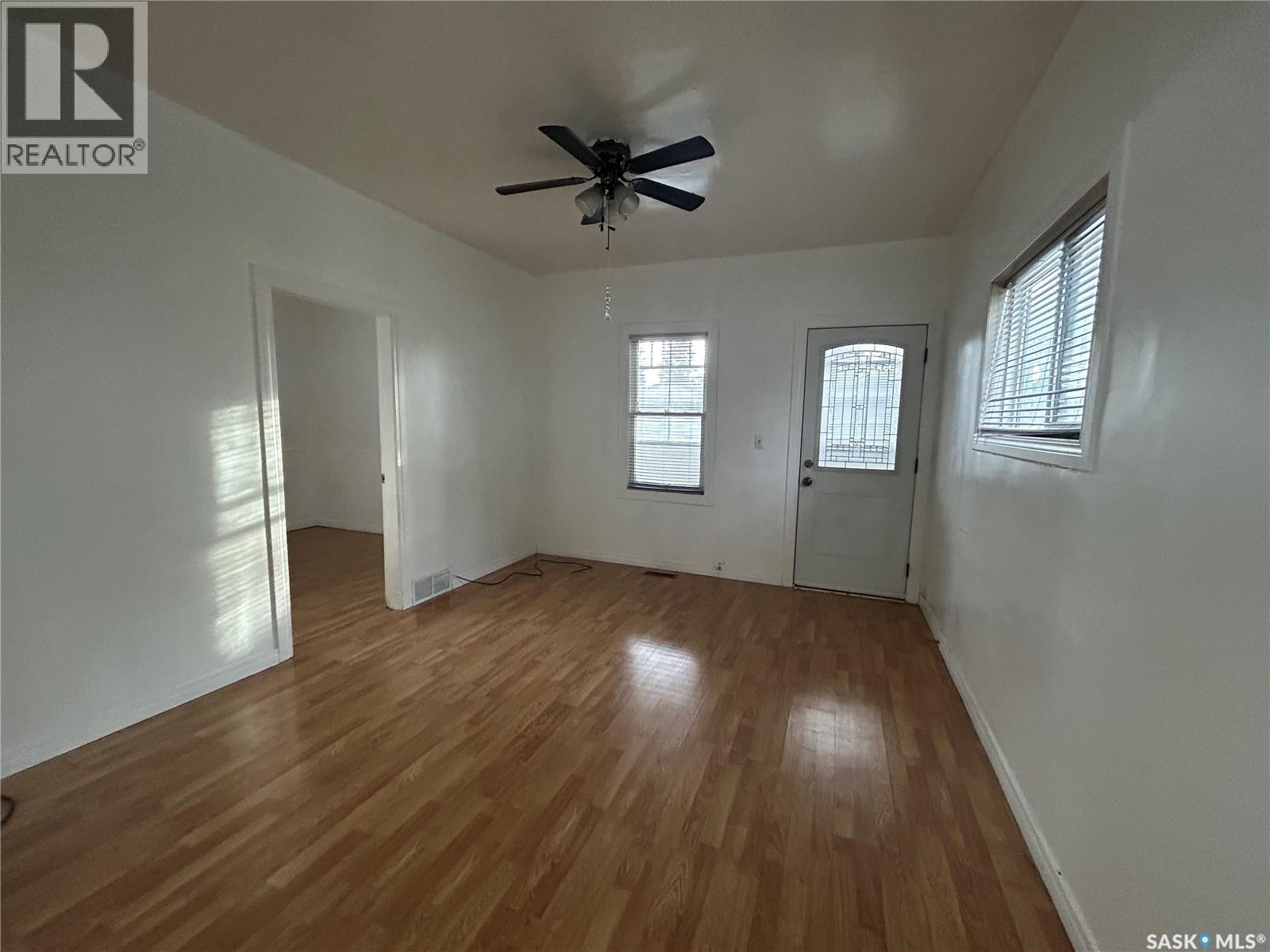 1042 Coteau Street W, Moose Jaw, Saskatchewan  S6H 5G4 - Photo 4 - SK032623