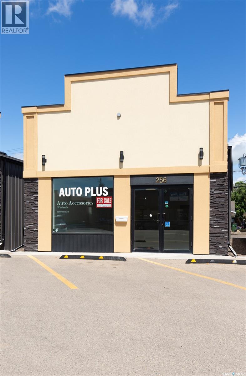 256 High STREET W, Moose Jaw, Saskatchewan