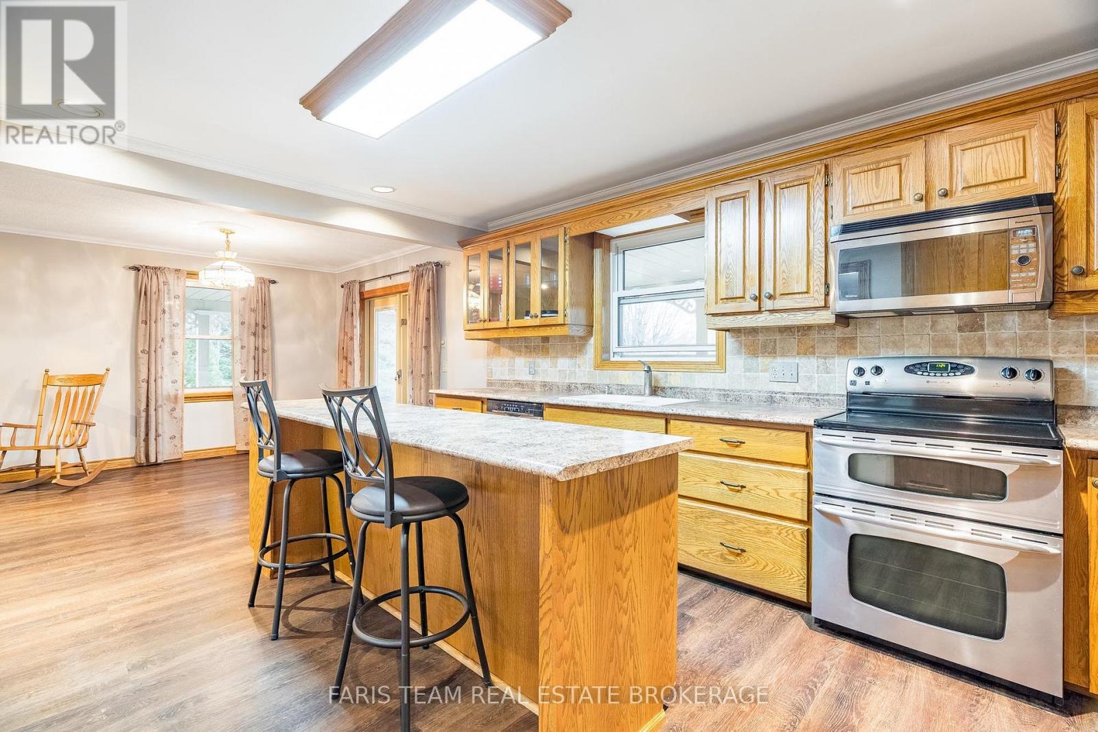 301 Concession 4 Road E, Tiny, Ontario L0L 2T0 - Photo 12 - S12984510