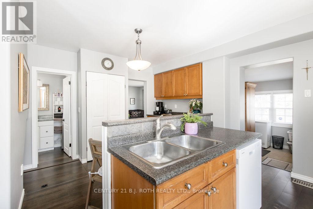 490 Park Street, Tay, Ontario  L0K 2A0 - Photo 12 - S12984718