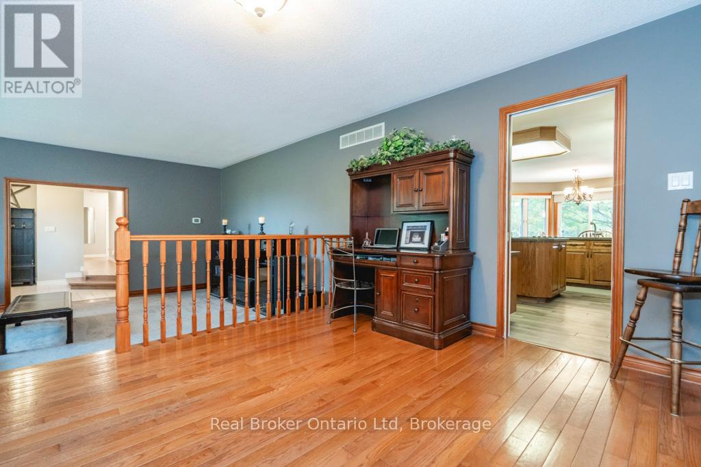 4060 10th Side Road, Bradford West Gwillimbury, Ontario  L3Z 3V2 - Photo 12 - N12773140