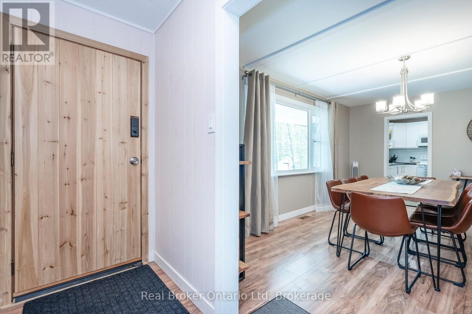 1467 Rosemount Road, Tay, Ontario  L0K 2C0 - Photo 5 - S12389589