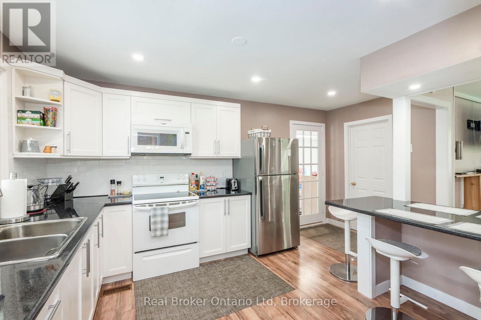 1467 Rosemount Road, Tay, Ontario  L0K 2C0 - Photo 9 - S12389589