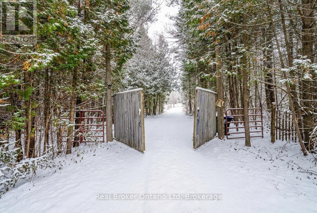 1076 Beaver Lane, Springwater, Ontario  L9X 0M1 - Photo 4 - S12812568