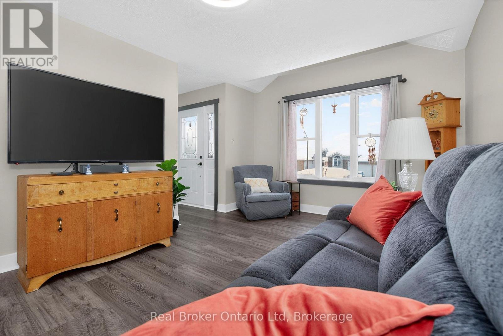 44 Byrnes Crescent, Penetanguishene, Ontario  L9M 1V9 - Photo 3 - S12819594