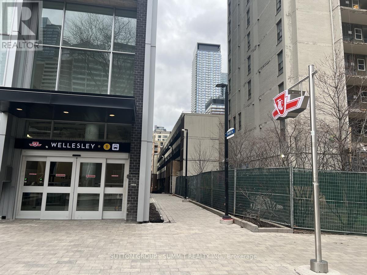 1704 - 17 Dundonald Street, Toronto, Ontario  M4Y 1K3 - Photo 27 - C12983424