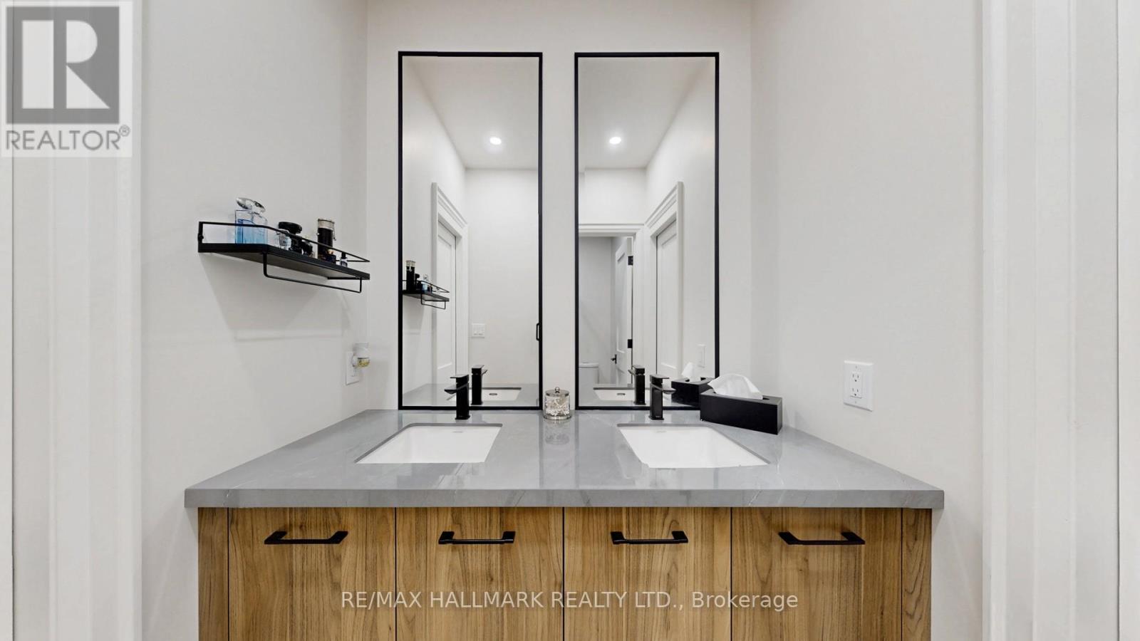 31 Naughton Drive, Richmond Hill, Ontario L4C 4M6 - Photo 45 - N12976440