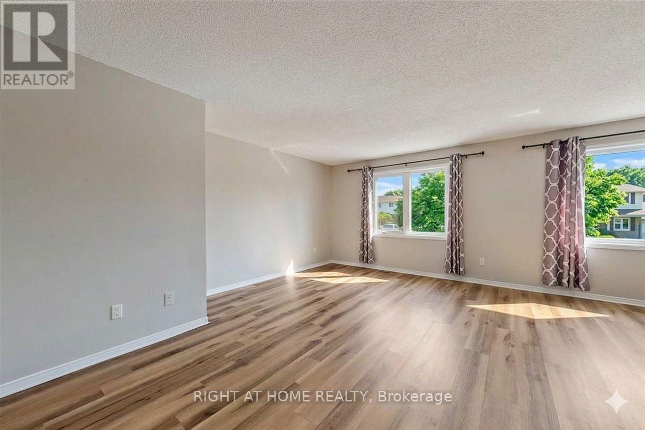 1017 Anna Maria Avenue, Innisfil, Ontario  L9S 1V6 - Photo 2 - N12984574