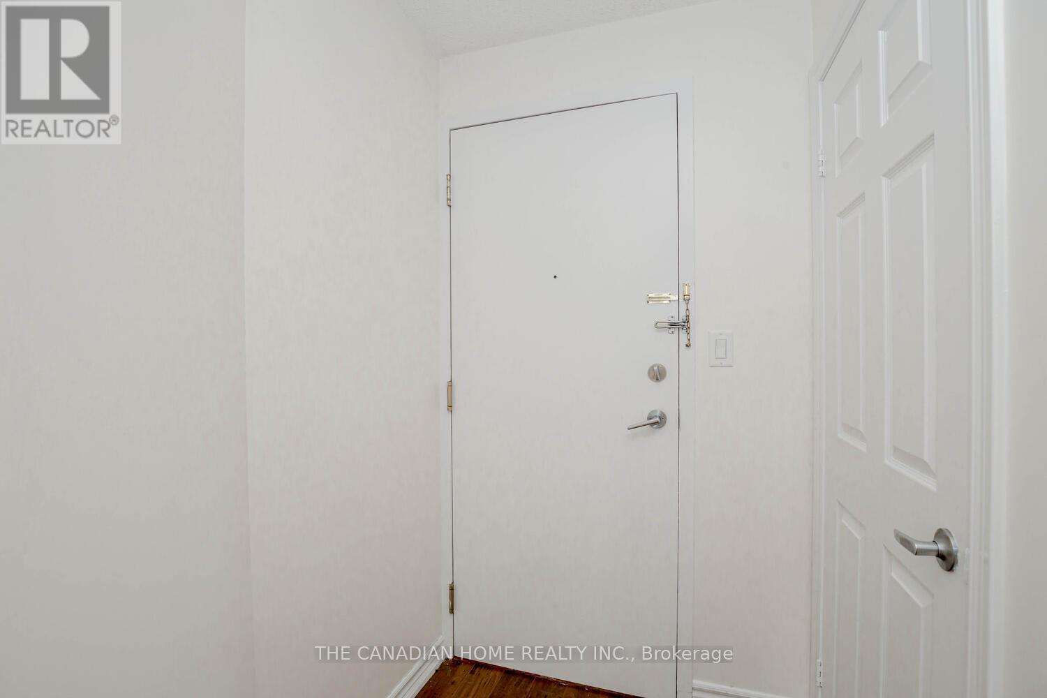 2302 - 3880 Duke Of York Boulevard, Mississauga, Ontario  L5B 4M7 - Photo 14 - W12984604