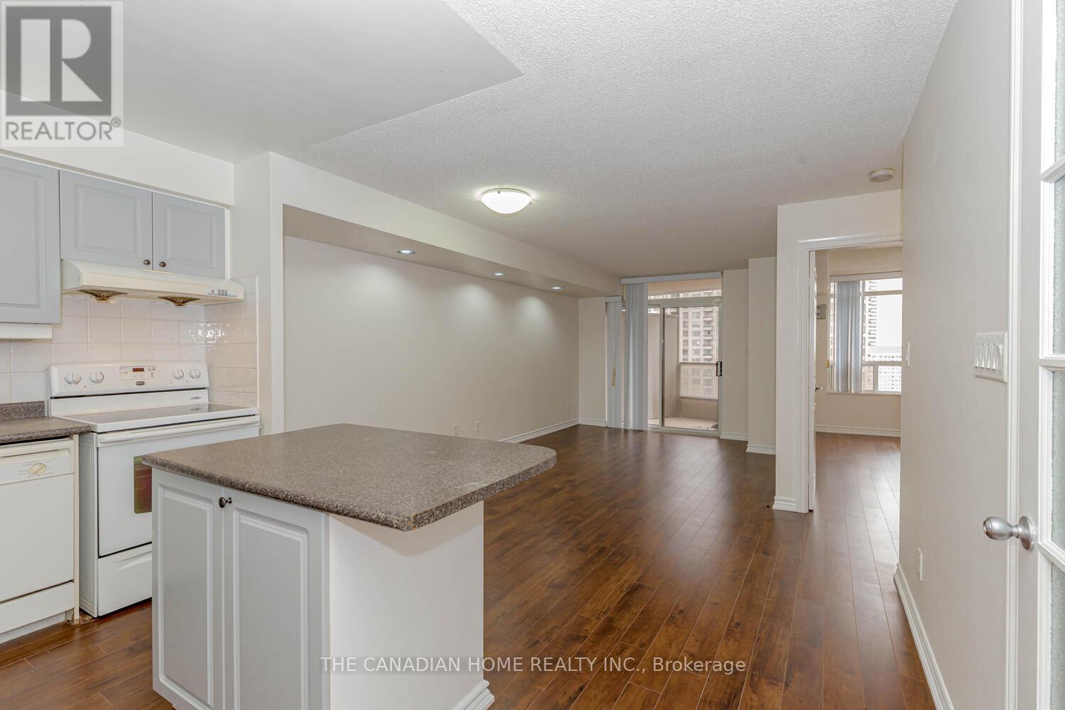 2302 - 3880 Duke Of York Boulevard, Mississauga, Ontario  L5B 4M7 - Photo 15 - W12984604