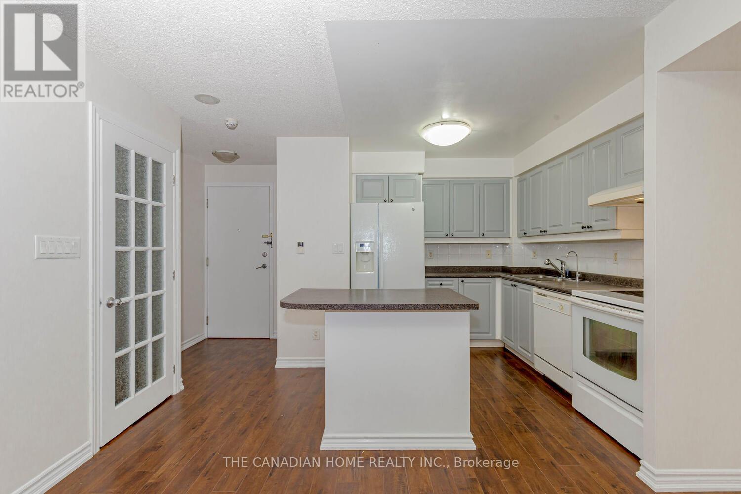 2302 - 3880 Duke Of York Boulevard, Mississauga, Ontario  L5B 4M7 - Photo 17 - W12984604