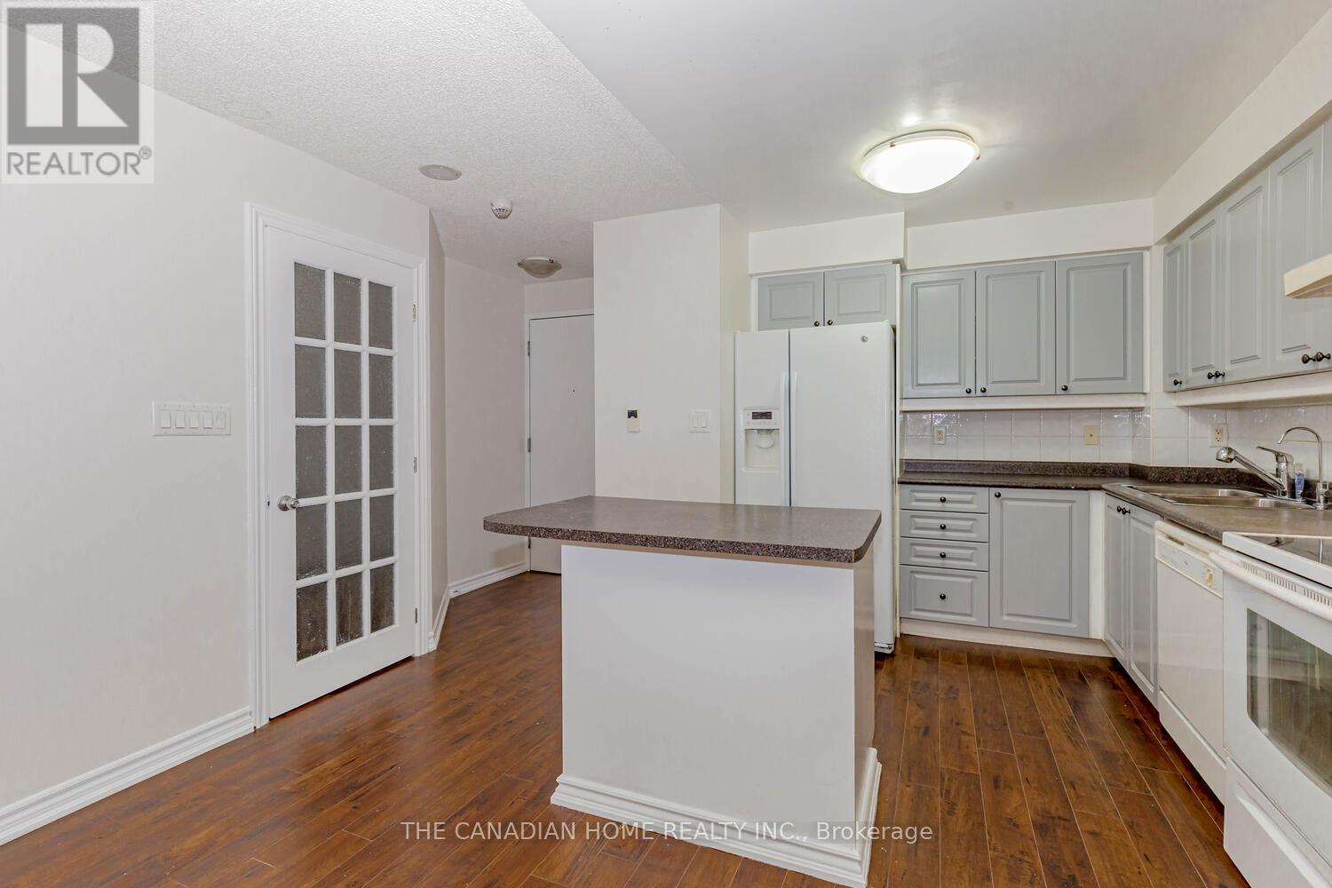 2302 - 3880 Duke Of York Boulevard, Mississauga, Ontario  L5B 4M7 - Photo 18 - W12984604