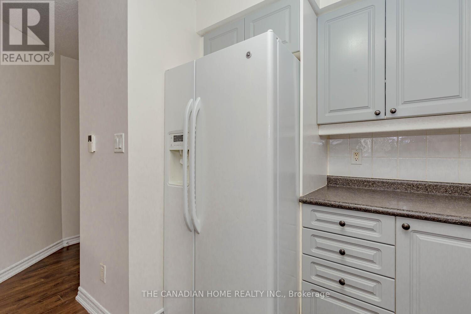 2302 - 3880 Duke Of York Boulevard, Mississauga, Ontario  L5B 4M7 - Photo 20 - W12984604