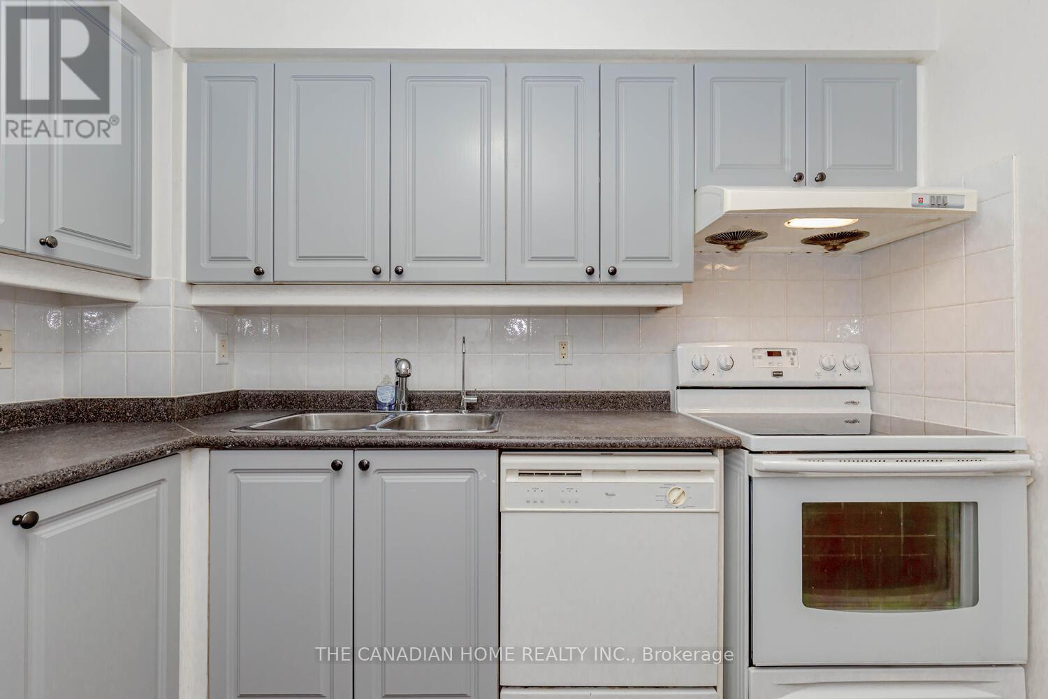 2302 - 3880 Duke Of York Boulevard, Mississauga, Ontario  L5B 4M7 - Photo 21 - W12984604