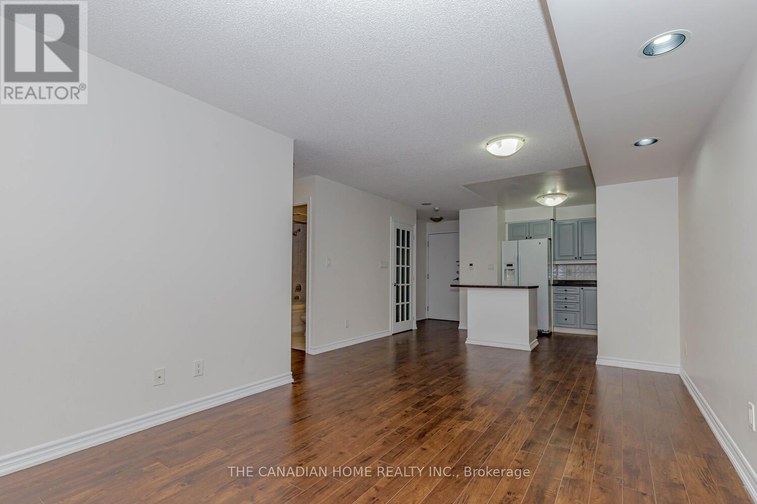 2302 - 3880 Duke Of York Boulevard, Mississauga, Ontario  L5B 4M7 - Photo 25 - W12984604