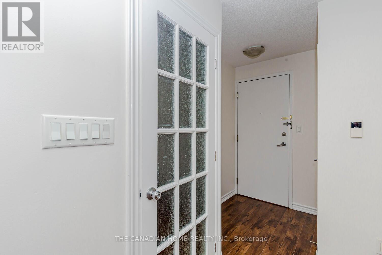 2302 - 3880 Duke Of York Boulevard, Mississauga, Ontario  L5B 4M7 - Photo 27 - W12984604