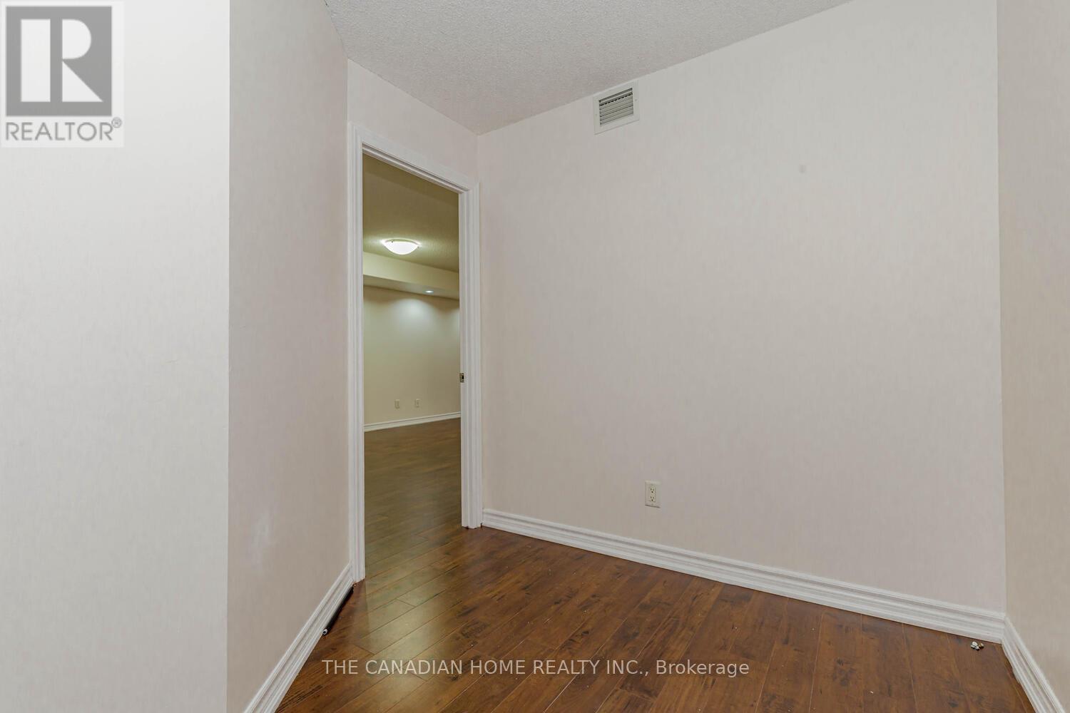 2302 - 3880 Duke Of York Boulevard, Mississauga, Ontario  L5B 4M7 - Photo 30 - W12984604