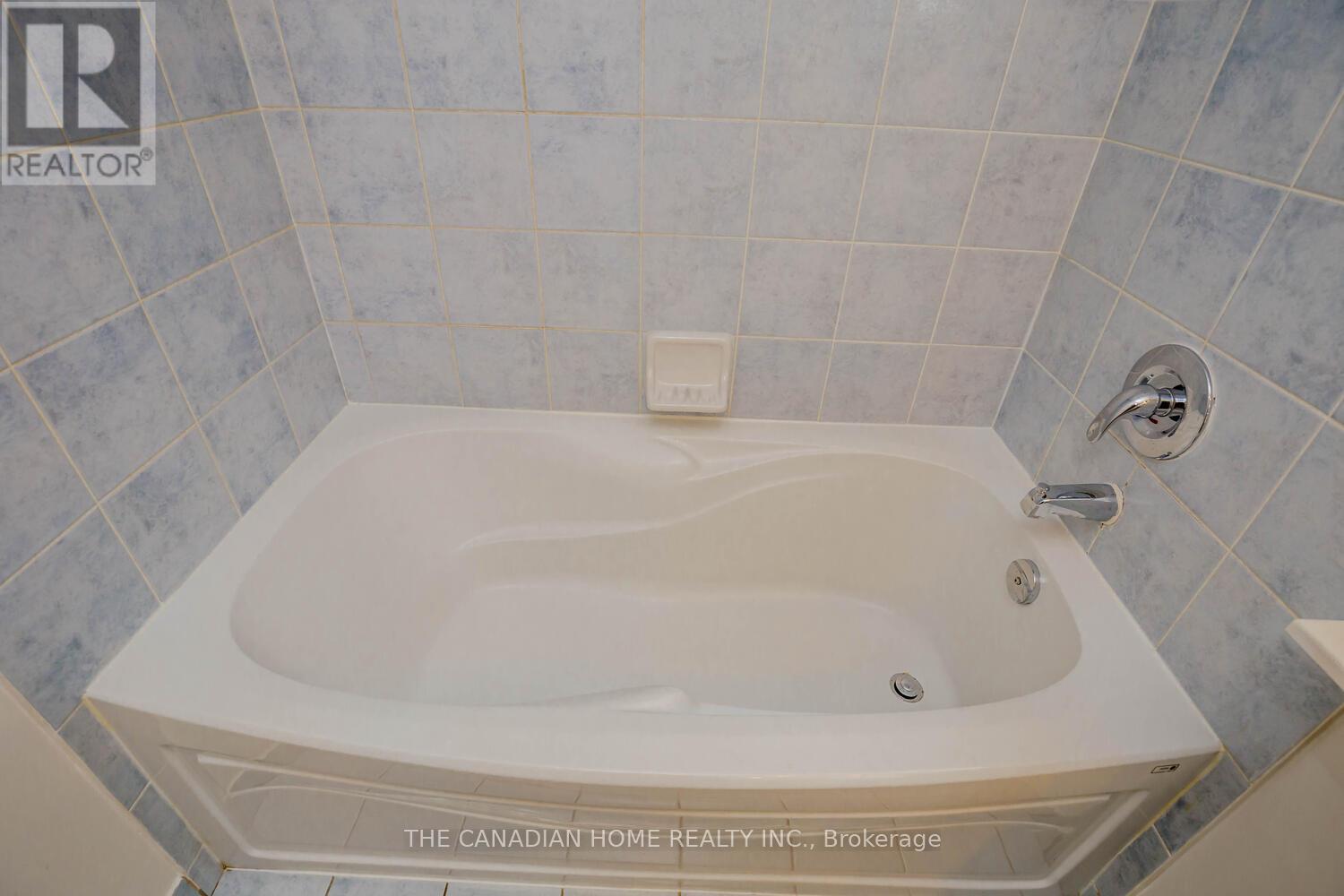 2302 - 3880 Duke Of York Boulevard, Mississauga, Ontario  L5B 4M7 - Photo 33 - W12984604