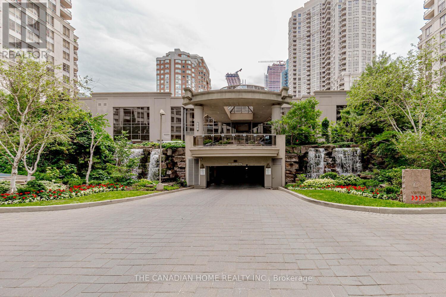 2302 - 3880 Duke Of York Boulevard, Mississauga, Ontario  L5B 4M7 - Photo 6 - W12984604