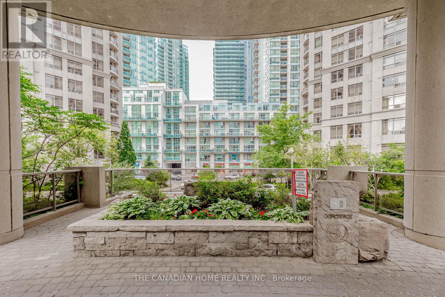 2302 - 3880 Duke Of York Boulevard, Mississauga, Ontario  L5B 4M7 - Photo 7 - W12984604