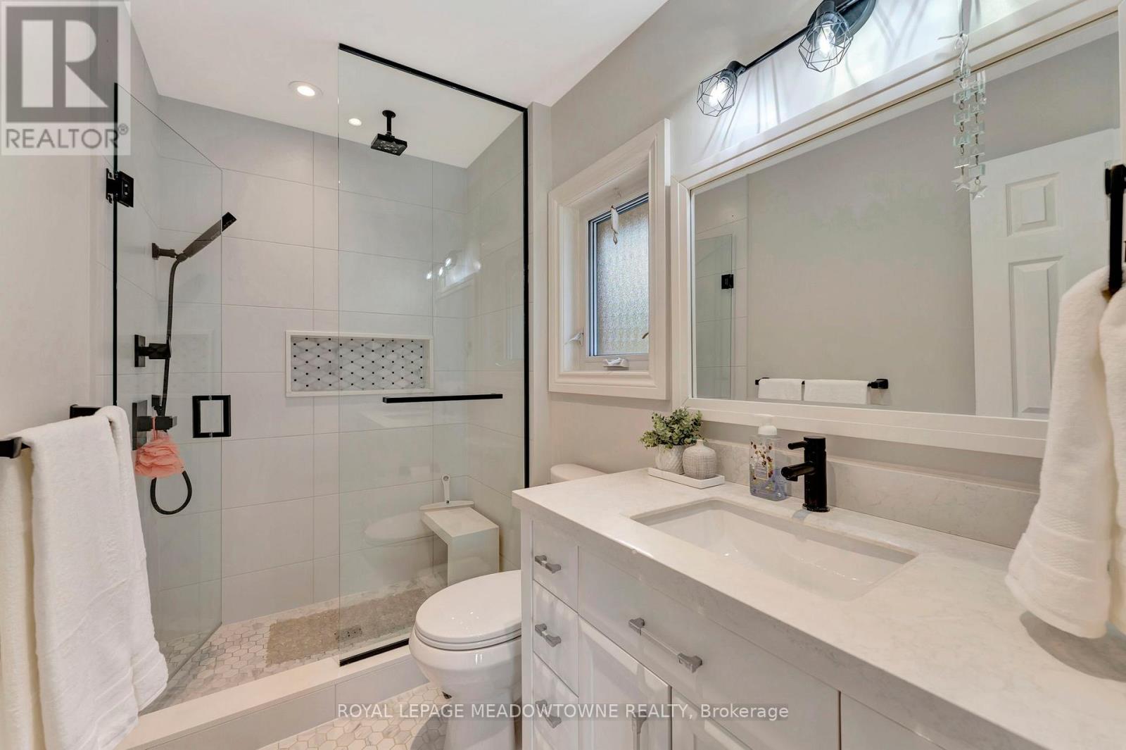 2008 Peak Place, Oakville, Ontario  L6H 5T2 - Photo 21 - W12984616