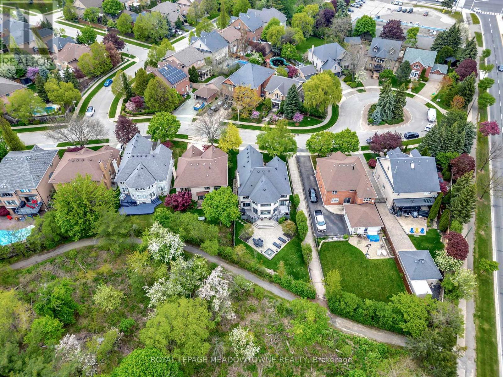 2008 Peak Place, Oakville, Ontario  L6H 5T2 - Photo 38 - W12984616